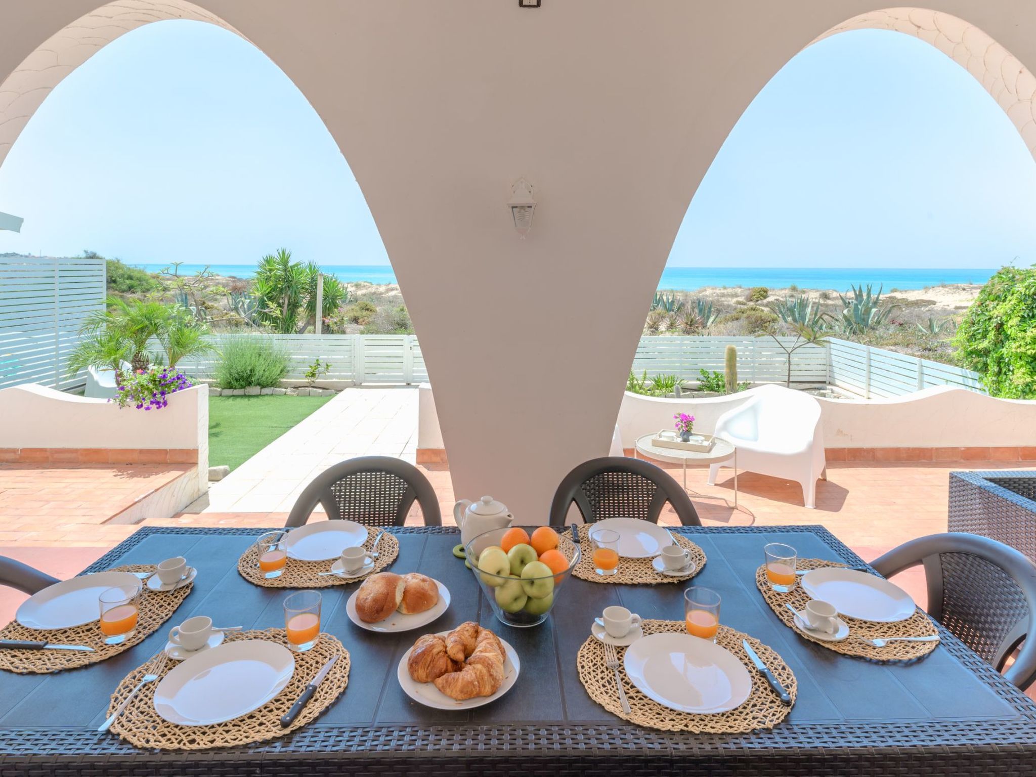 Villa am Sandstrand von Punta Secca-Inside