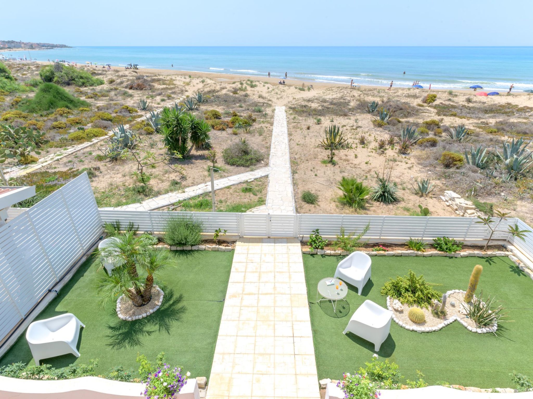 Villa am Sandstrand von Punta Secca-Inside