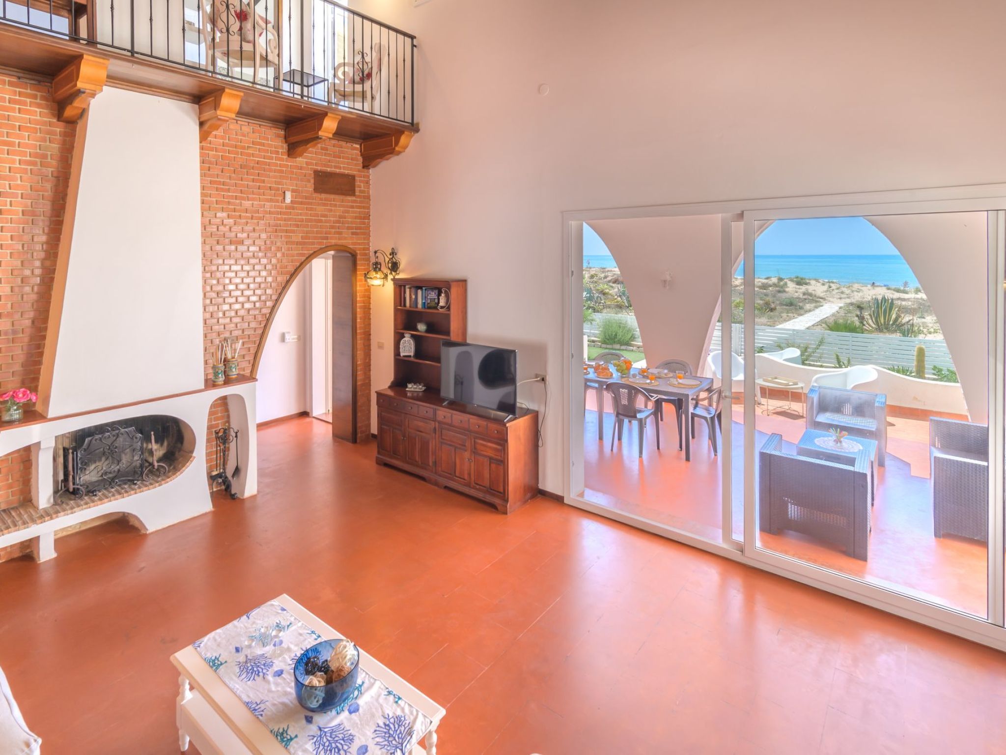 Villa am Sandstrand von Punta Secca-Inside