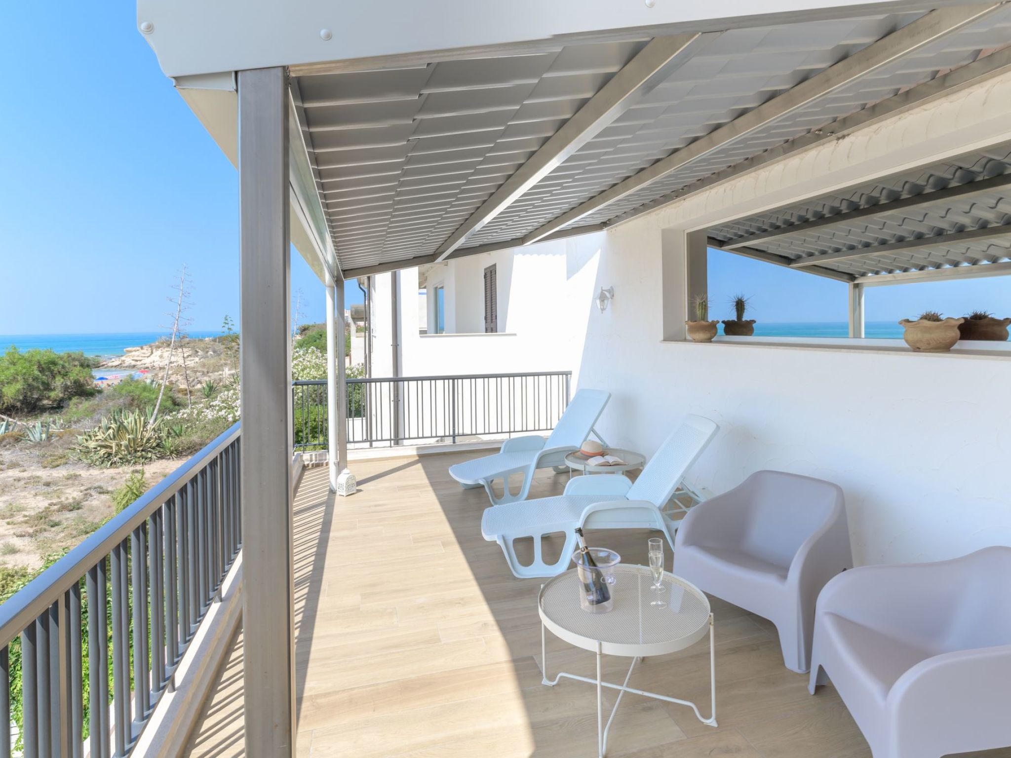 Villa am Sandstrand von Punta Secca-Inside