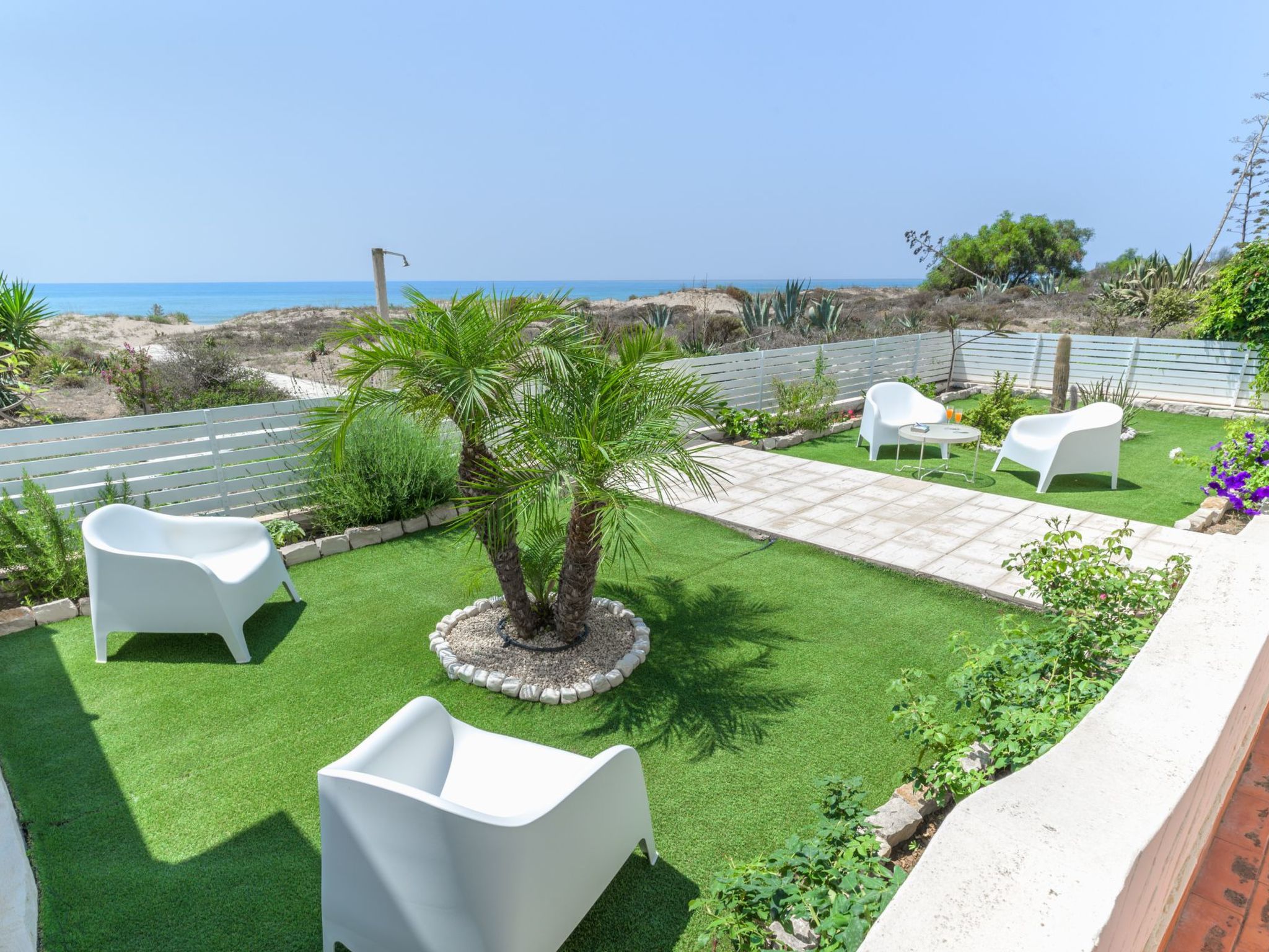 Villa am Sandstrand von Punta Secca-Binnen