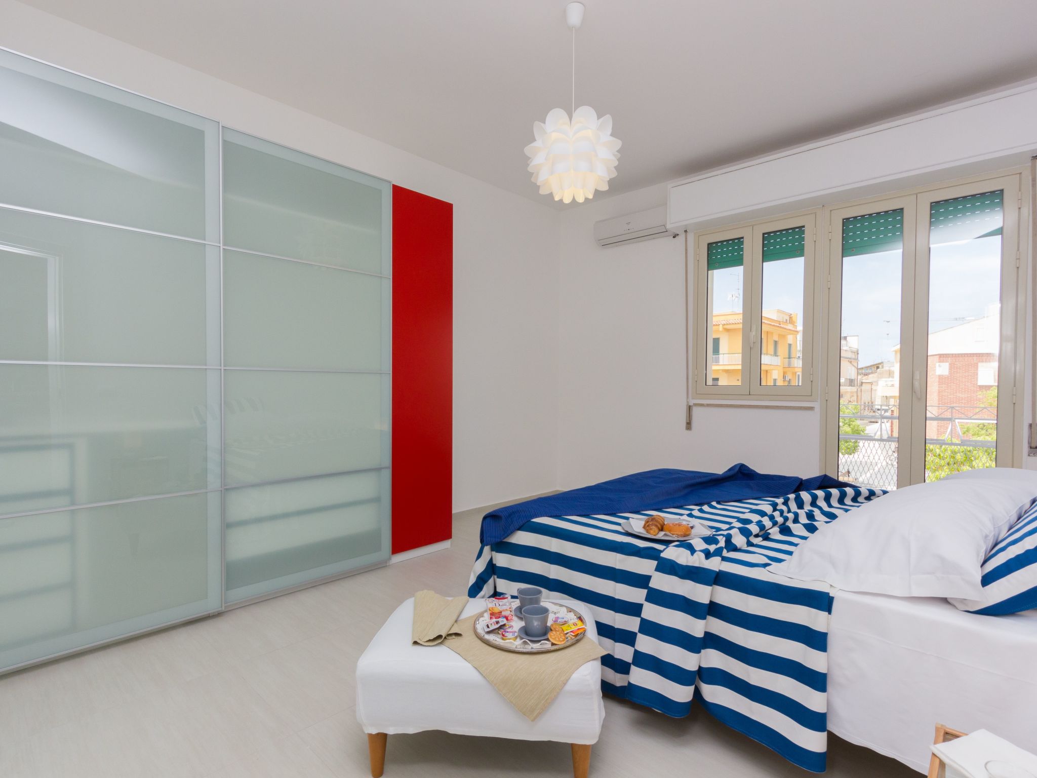 Talete, im Zentrum 40 m vom Strand entfernt-Inside