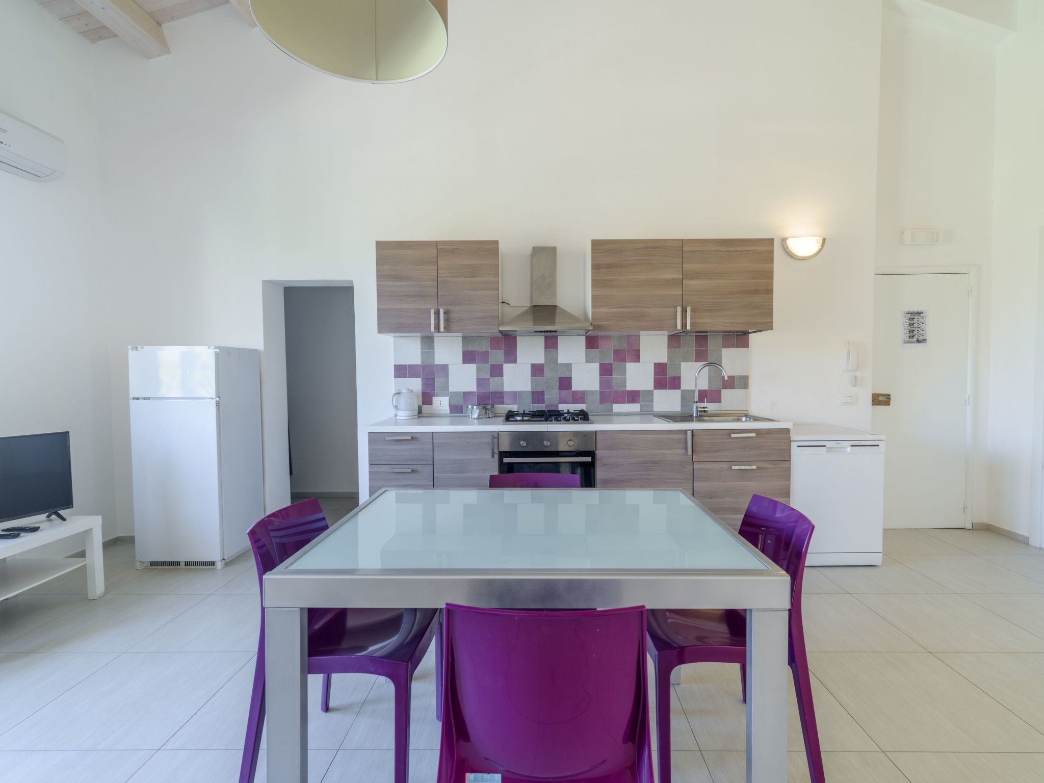 Talete, im Zentrum 40 m vom Strand entfernt-Inside