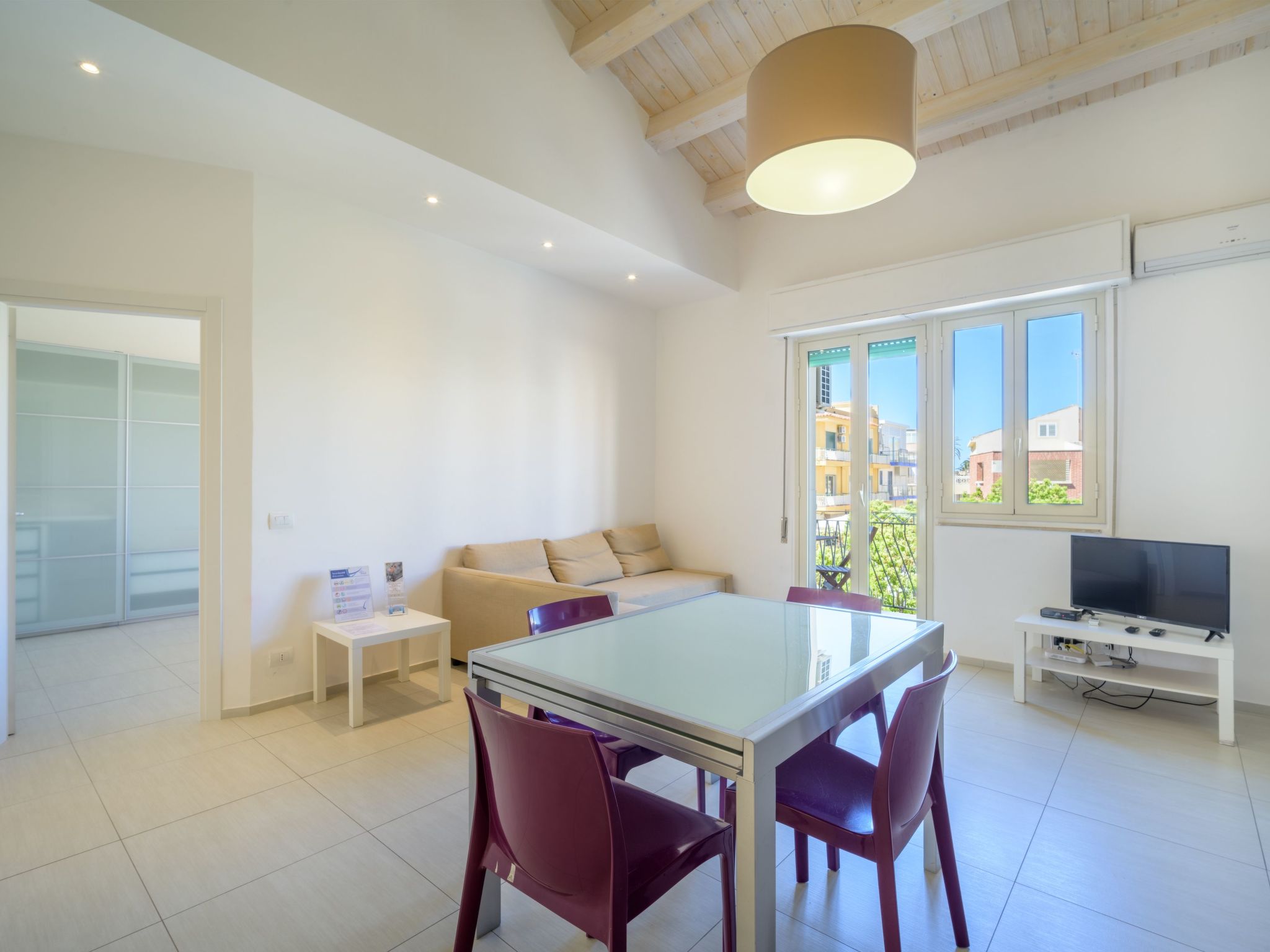 Talete, im Zentrum 40 m vom Strand entfernt-Inside