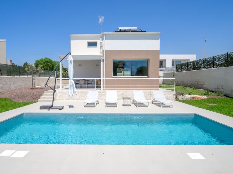 4-persoons vakantiehuis met privézwembad aan zee in Marina di Ragusa in Marina di Ragusa