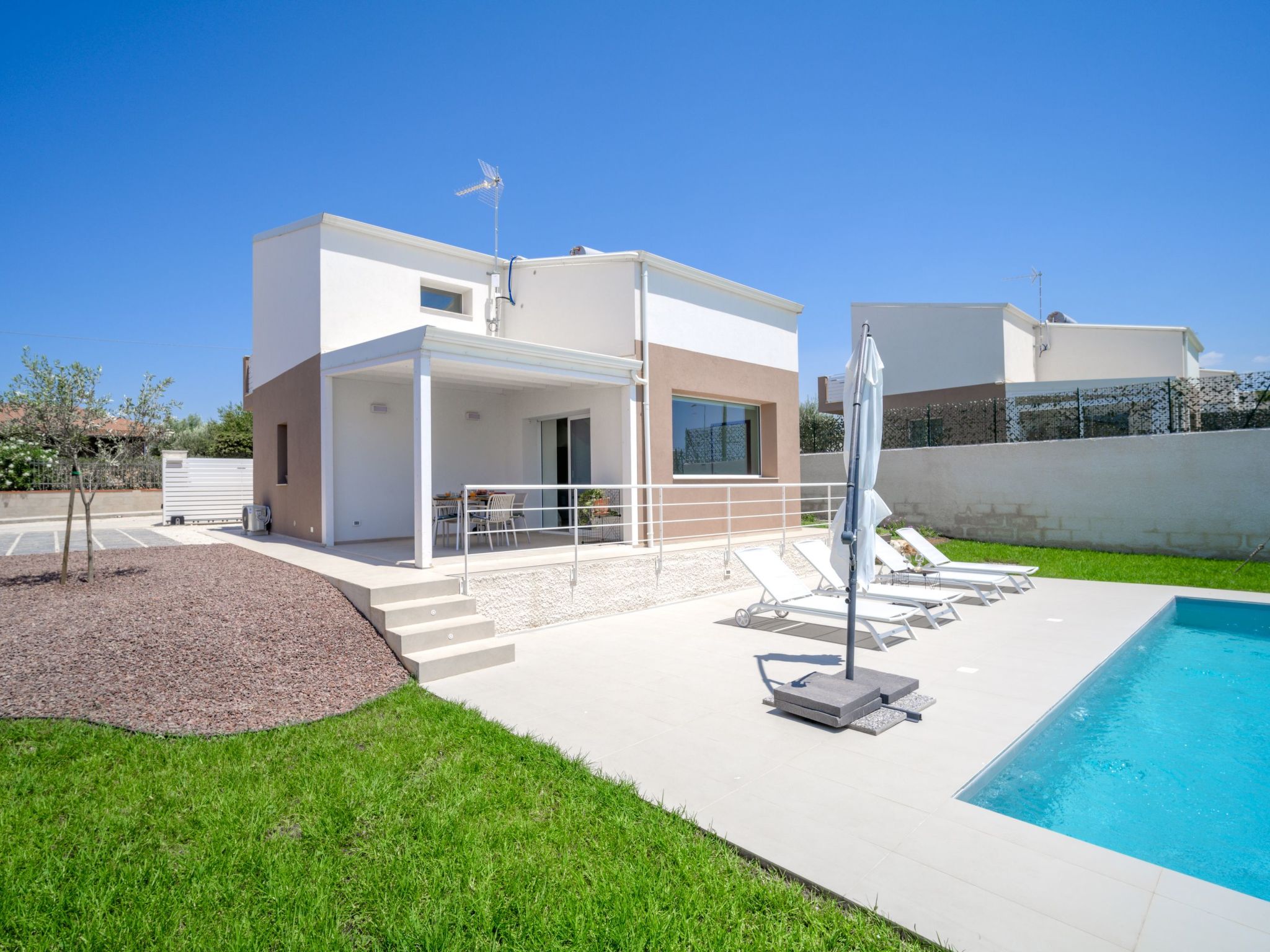 Aloe, Villa mit Pool in Marina di Ragusa-Binnen