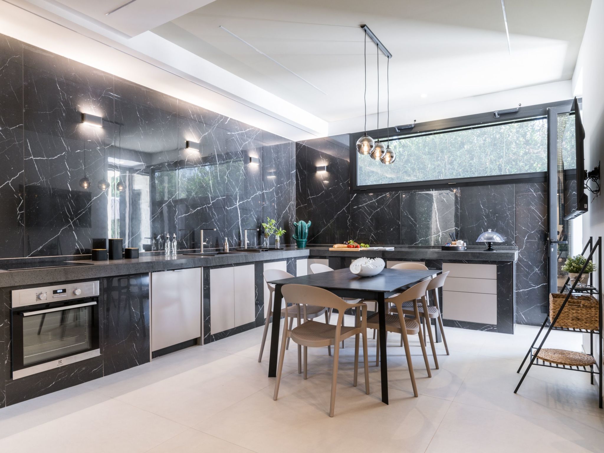 Nereide, Luxusvilla mit Pool am Meer-Drinnen