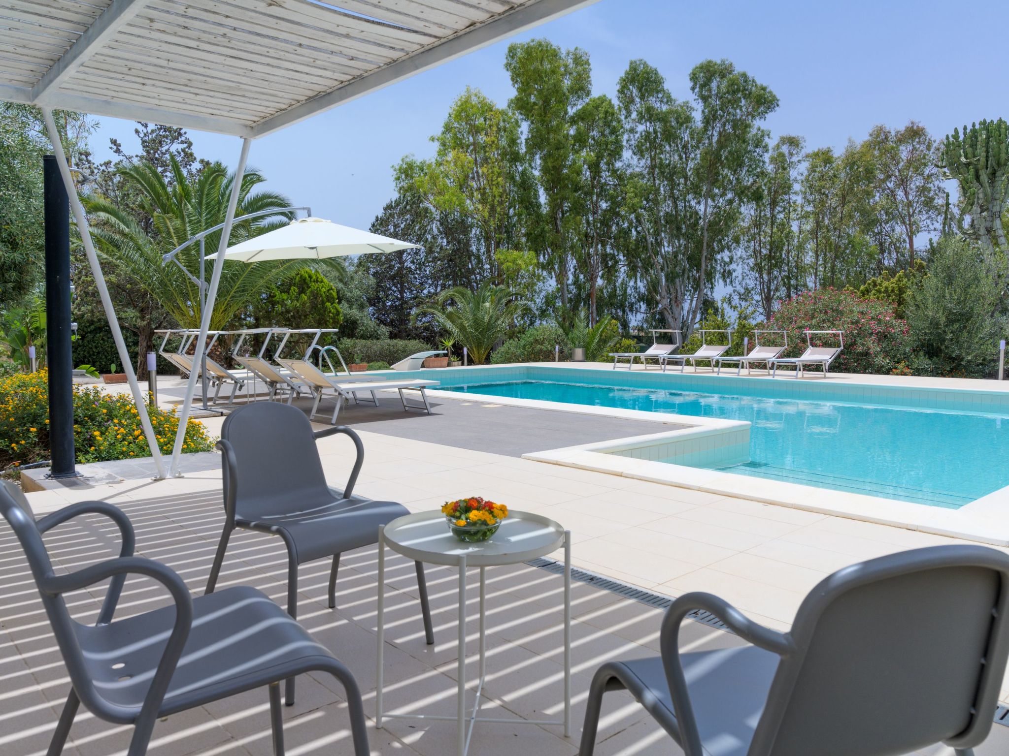 Thalìa, Villa mit Pool in Meeresnähe-Binnen