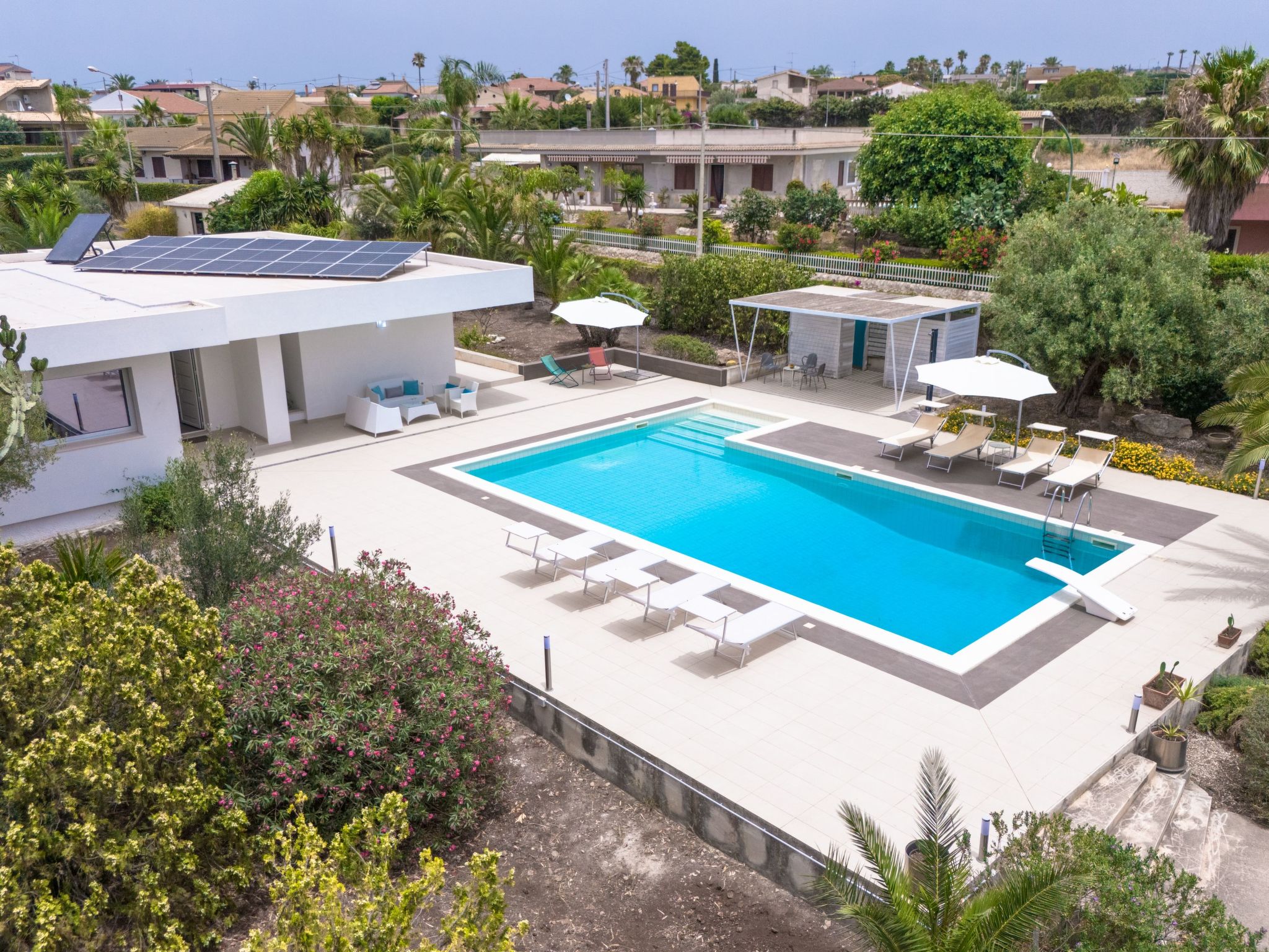 Thalìa, Villa mit Pool in Meeresnähe-Binnen