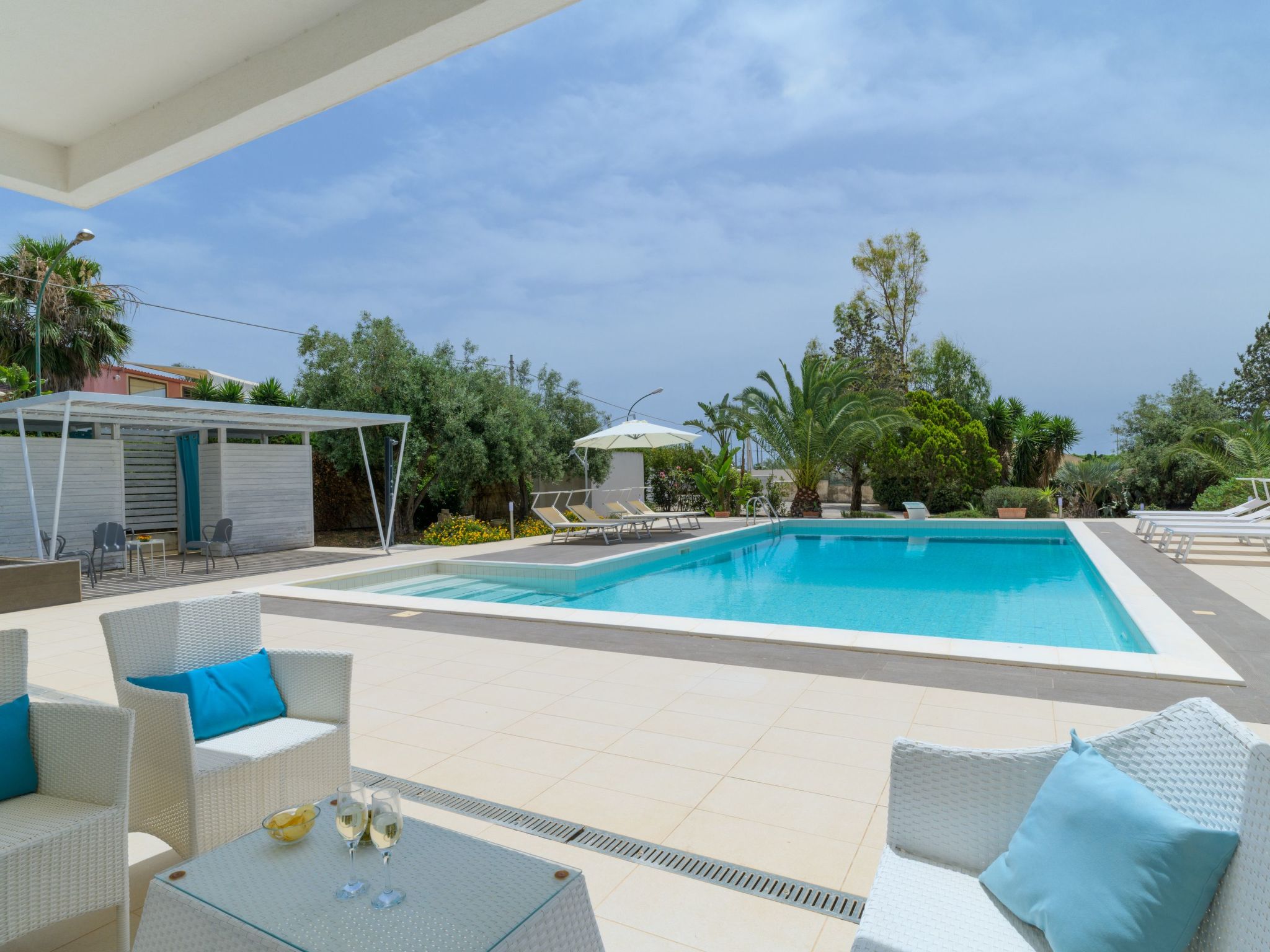 Thalìa, Villa mit Pool in Meeresnähe-Binnen