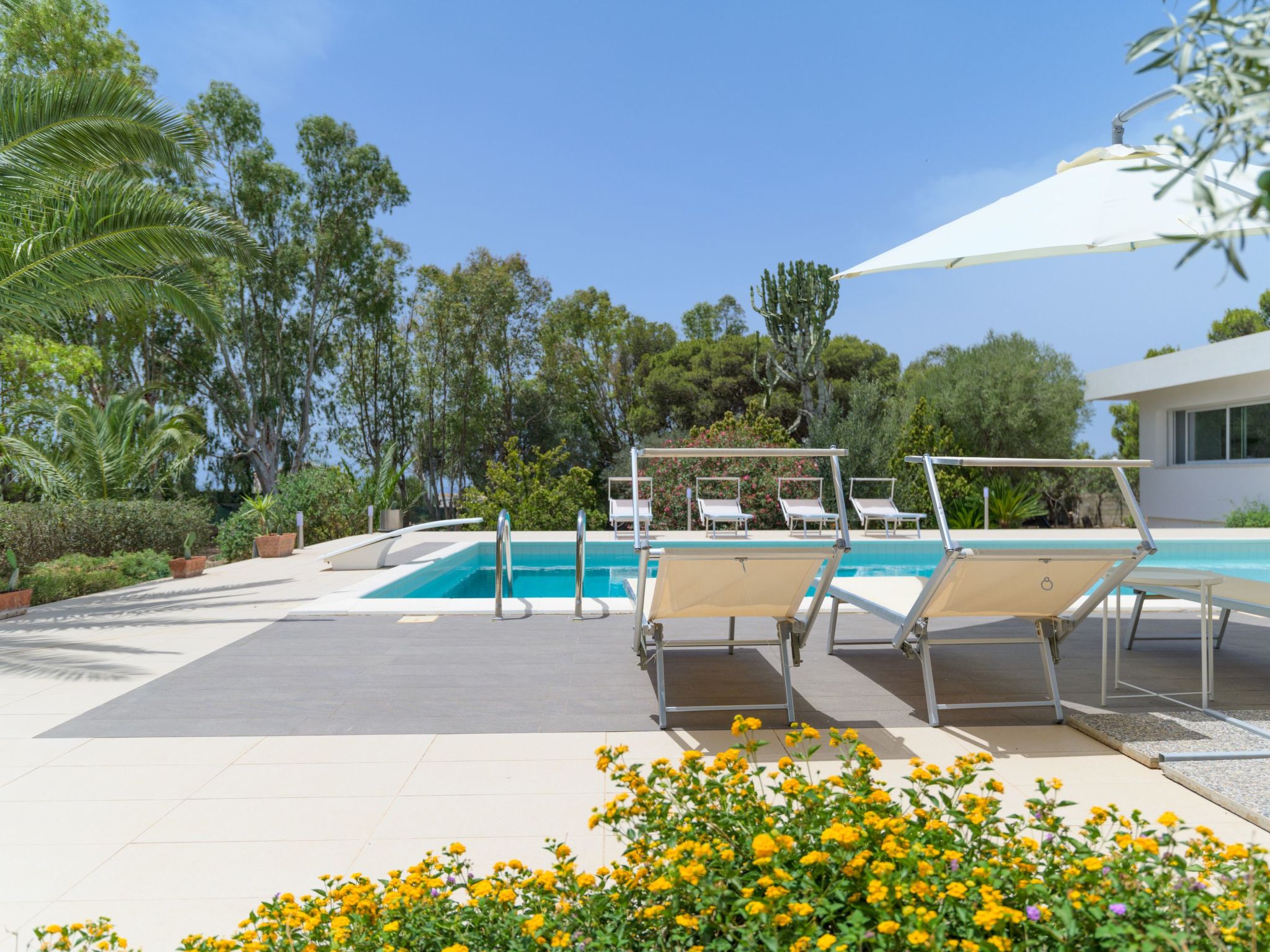 Thalìa, Villa mit Pool in Meeresnähe-Binnen