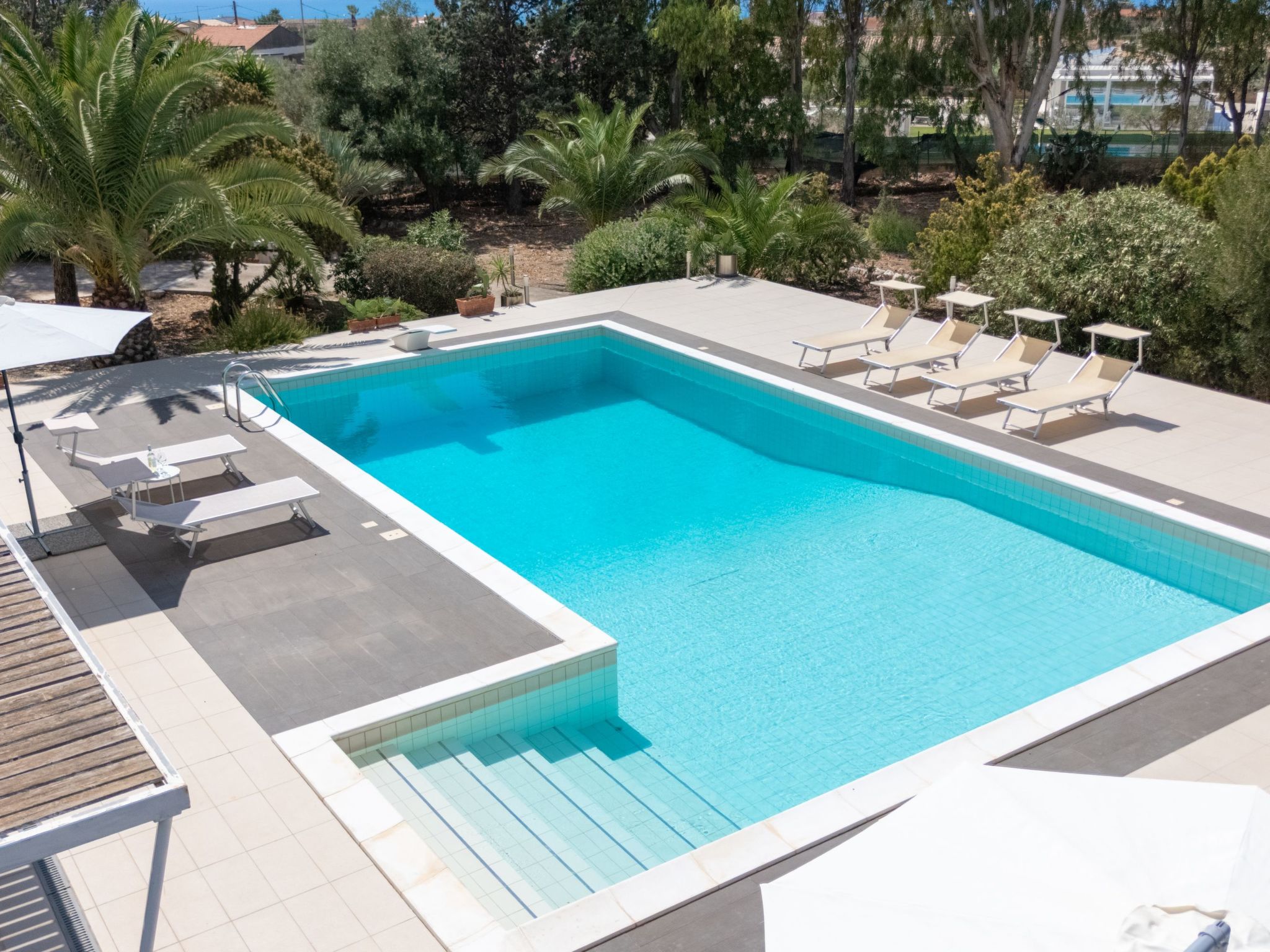 Thalìa, Villa mit Pool in Meeresnähe-Binnen