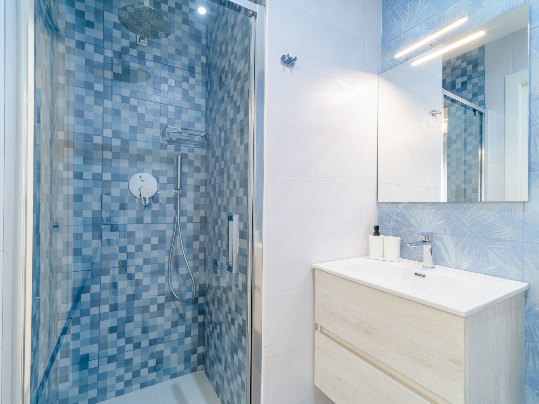 Thalìa, Villa mit Pool in Meeresnähe-Binnen