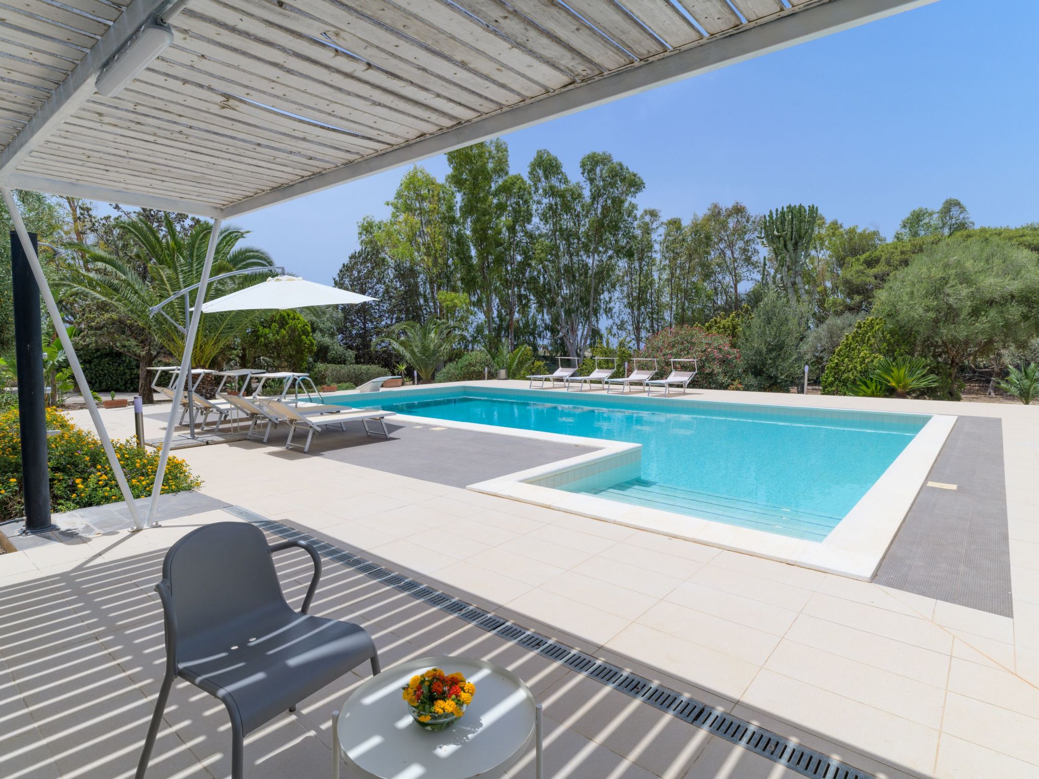 Thalìa, Villa mit Pool in Meeresnähe-Binnen