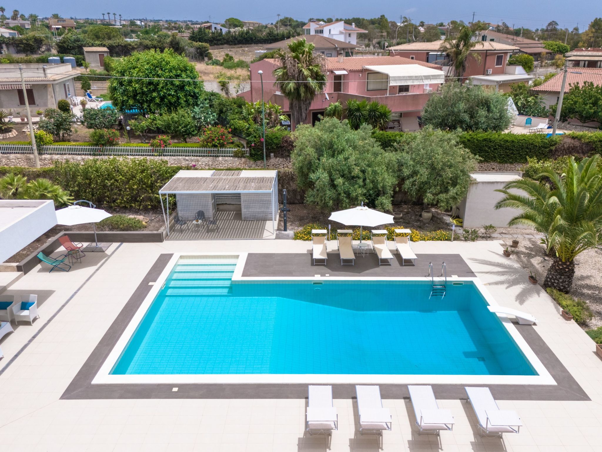 Thalìa, Villa mit Pool in Meeresnähe-Binnen