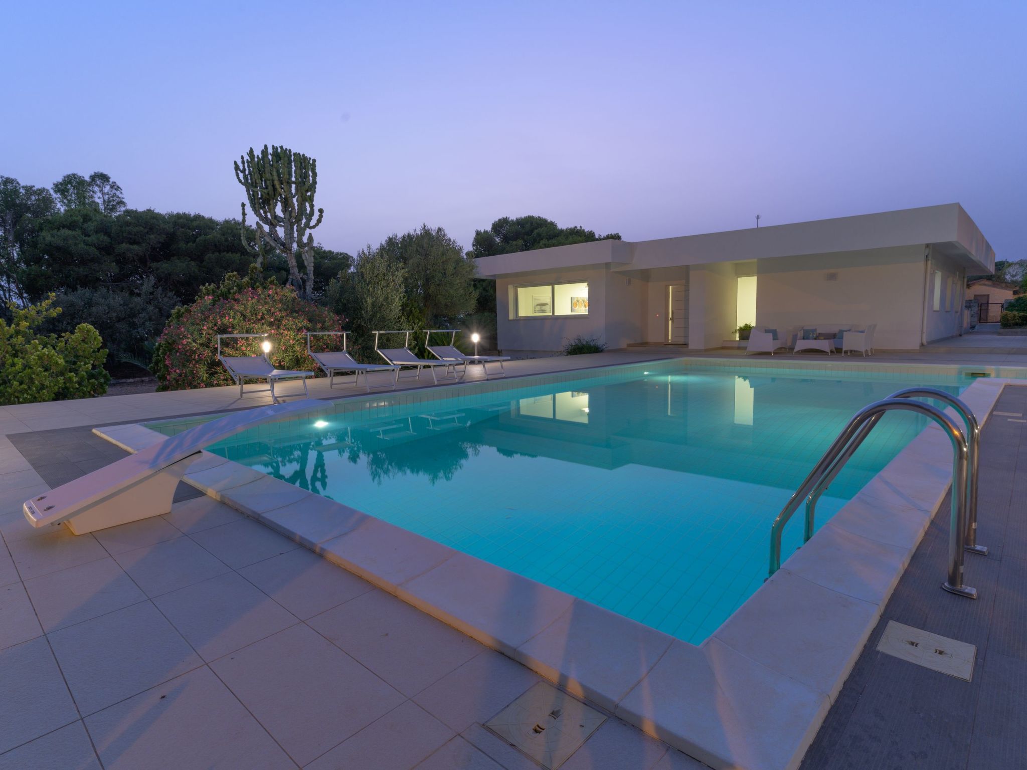 Thalìa, Villa mit Pool in Meeresnähe-Binnen