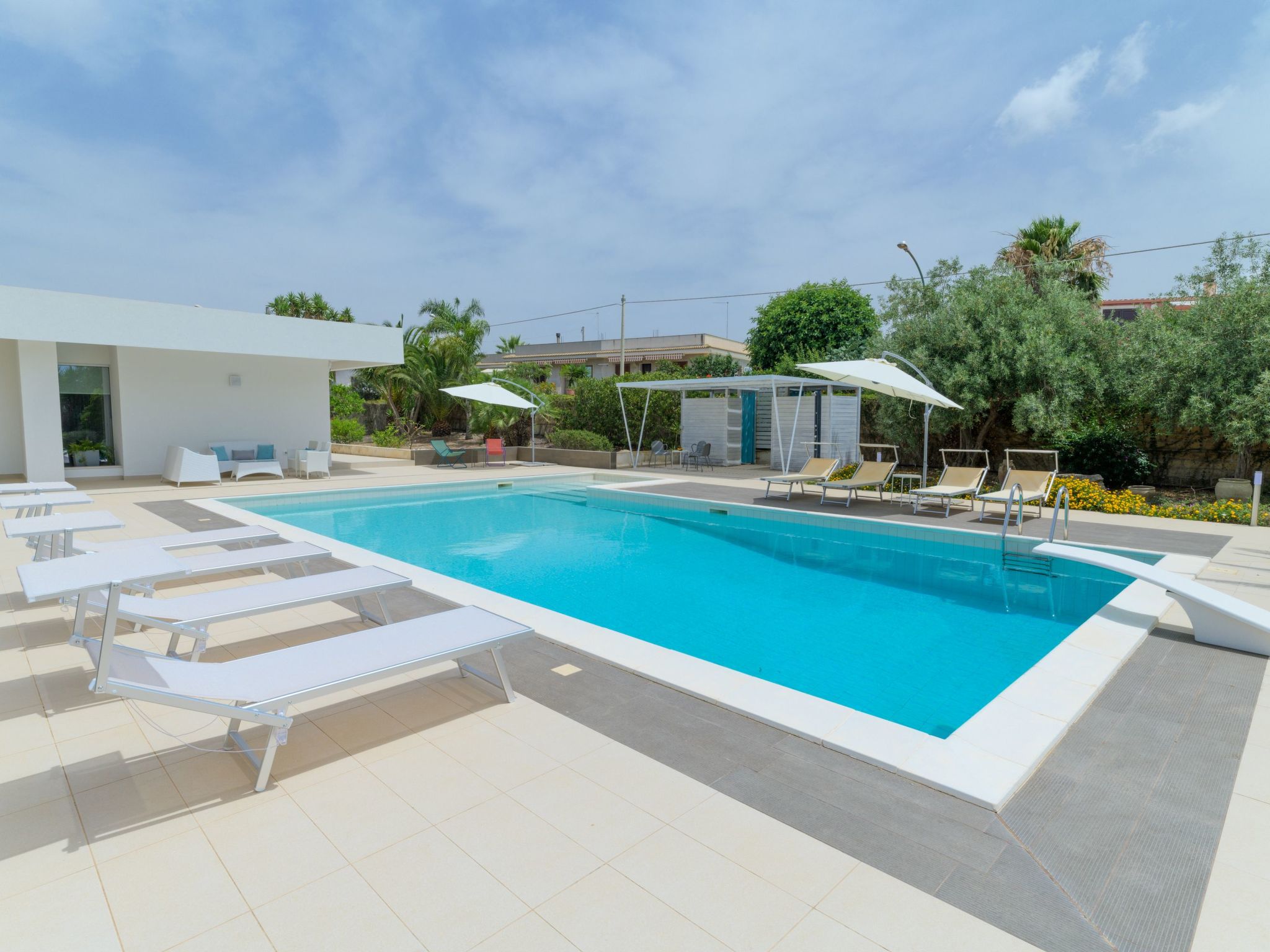 Thalìa, Villa mit Pool in Meeresnähe-Binnen