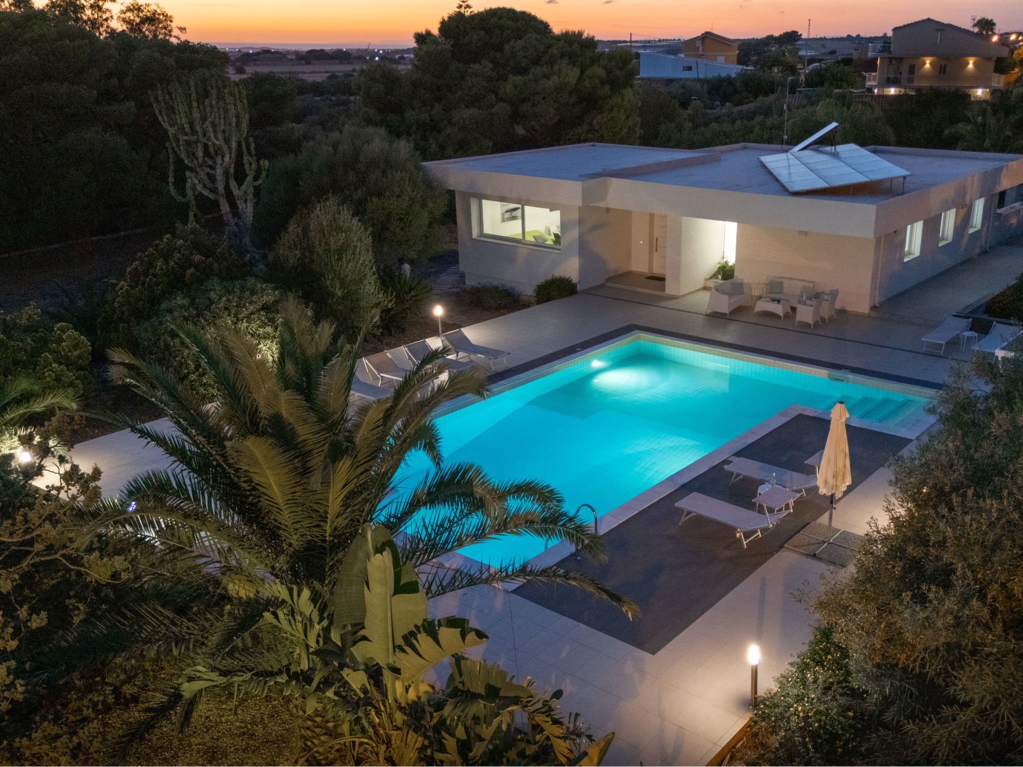 Thalìa, Villa mit Pool in Meeresnähe-Binnen