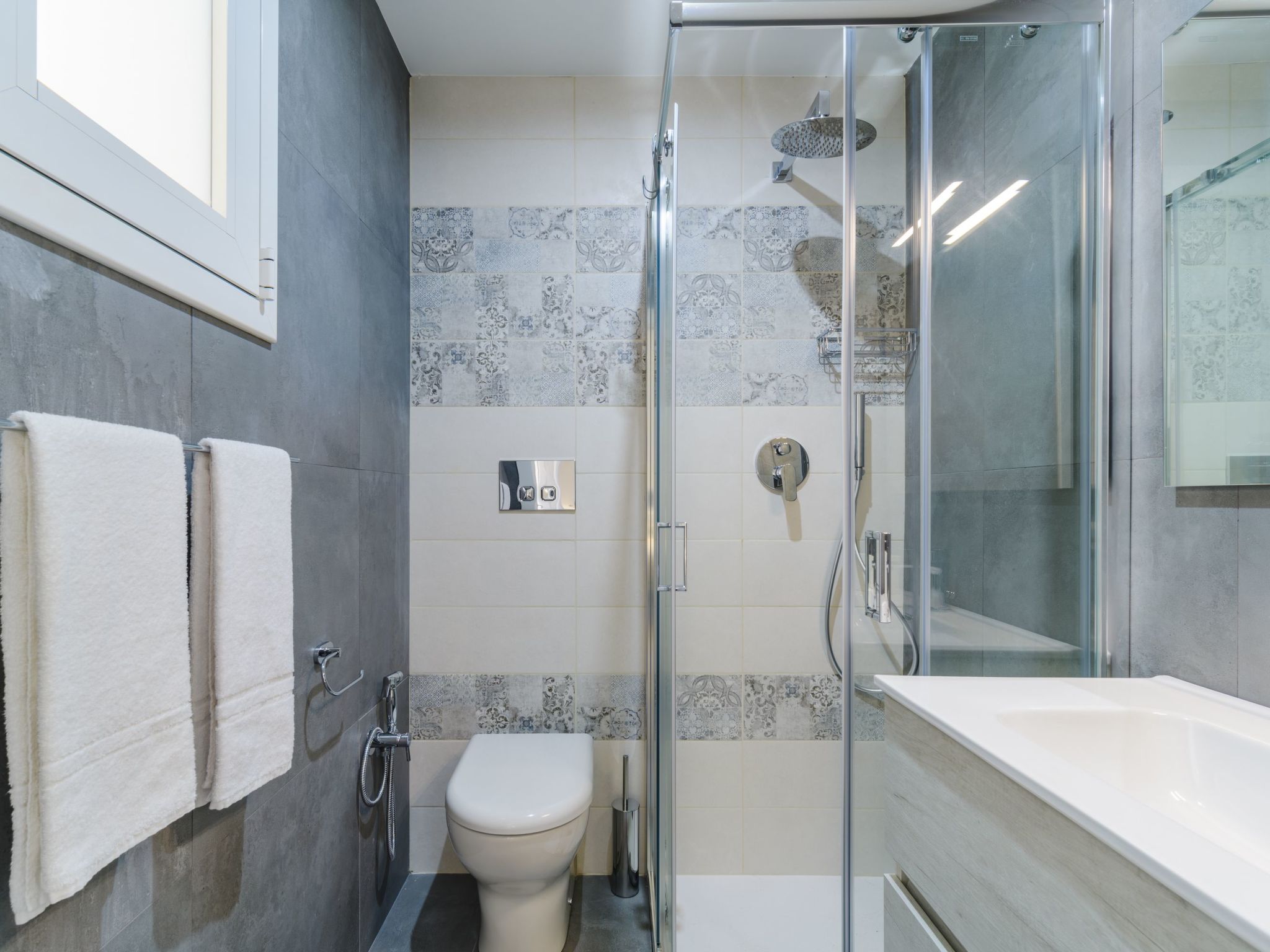 Thalìa, Villa mit Pool in Meeresnähe-Binnen