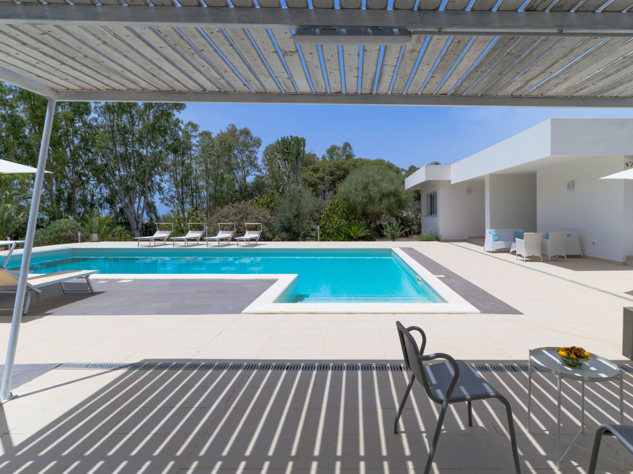 Thalìa, Villa mit Pool in Meeresnähe-Binnen