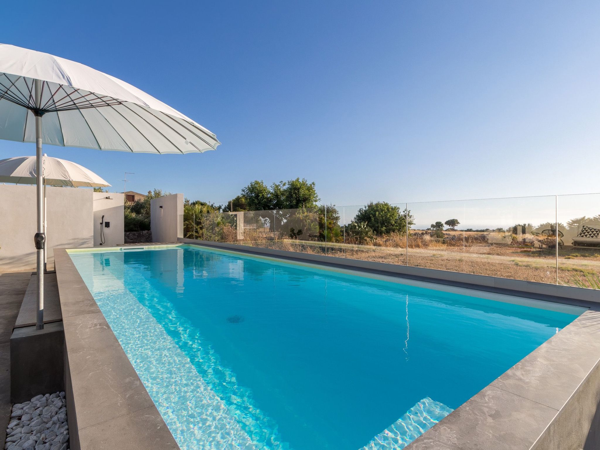 Demetra, moderne Villa mit Pool und Meerblick-Binnen