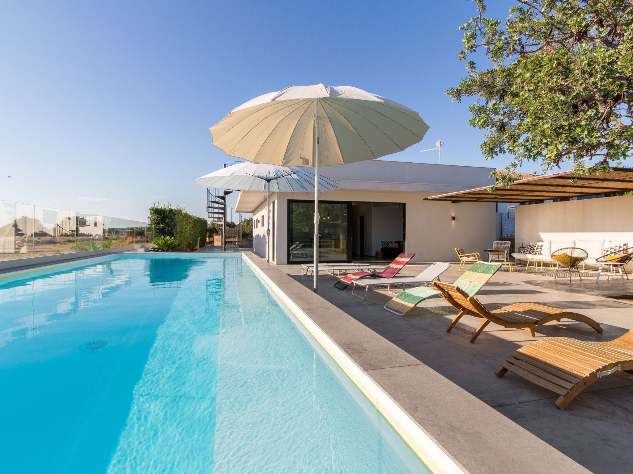 Demetra, moderne Villa mit Pool und Meerblick-Binnen