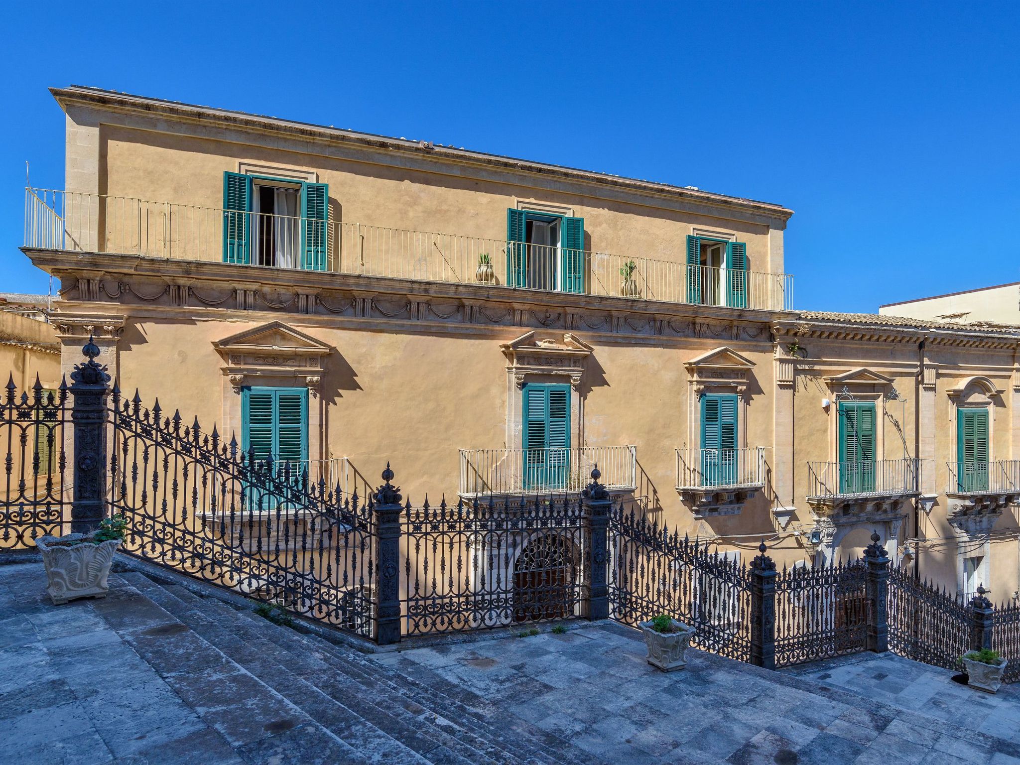 Großes Appartement in Ragusa mit Kleinem Balkon-Image-tags.info