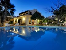 Villa Palma: Zonovergoten vrijstaande villa met privézwembad op 300m van zee in Cava d'Aliga - thumbnail 1