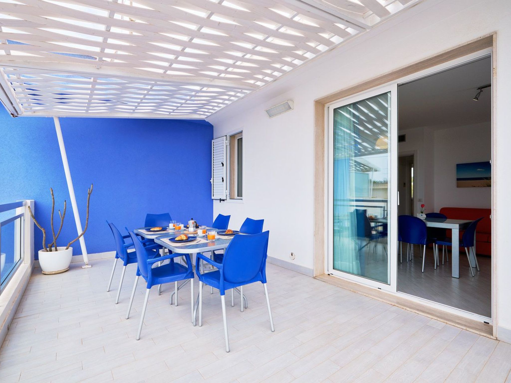 In Marina Di Ragusa mit Garten und Terrasse-Binnen