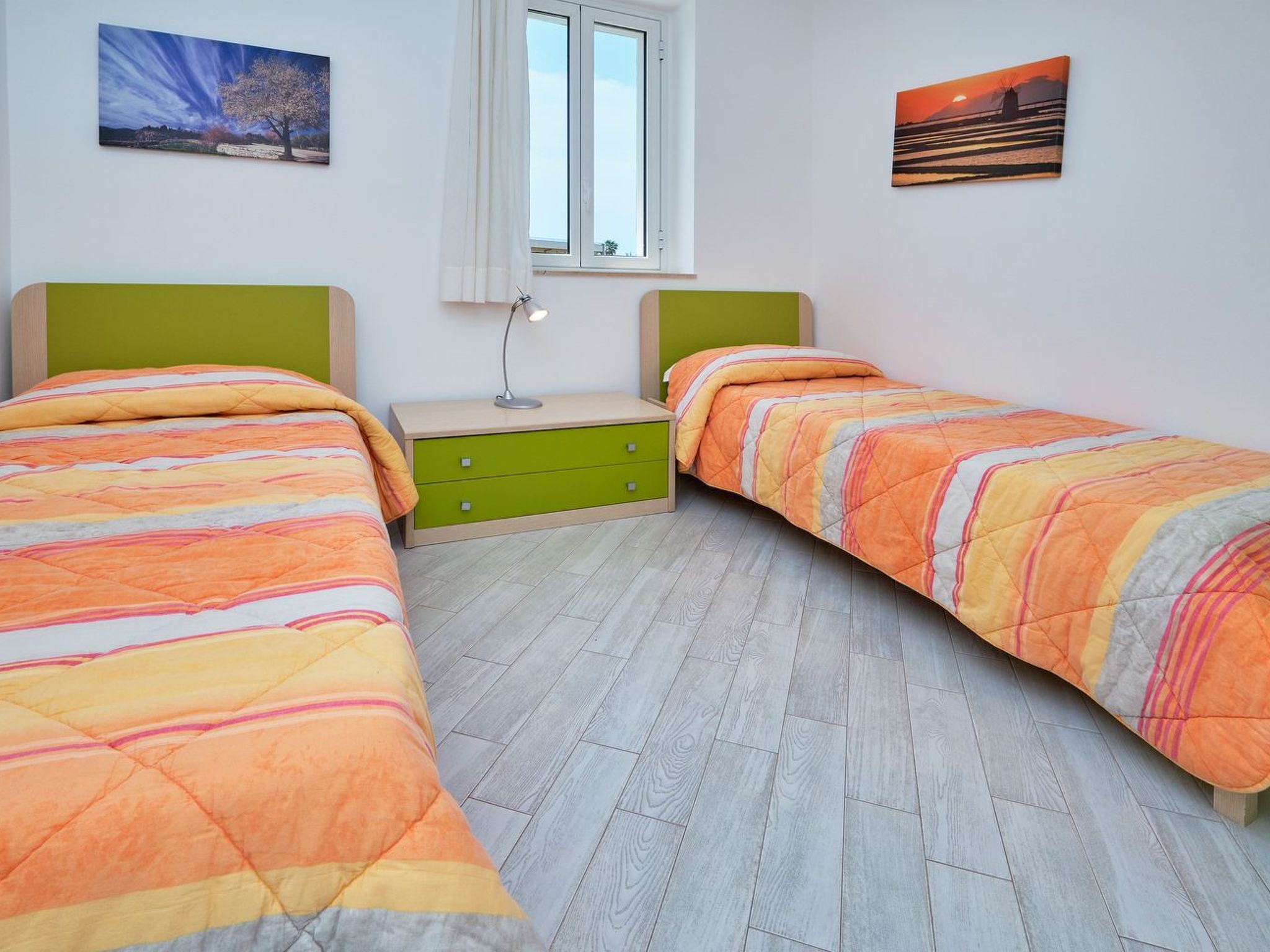 In Marina Di Ragusa mit Garten und Terrasse-Binnen