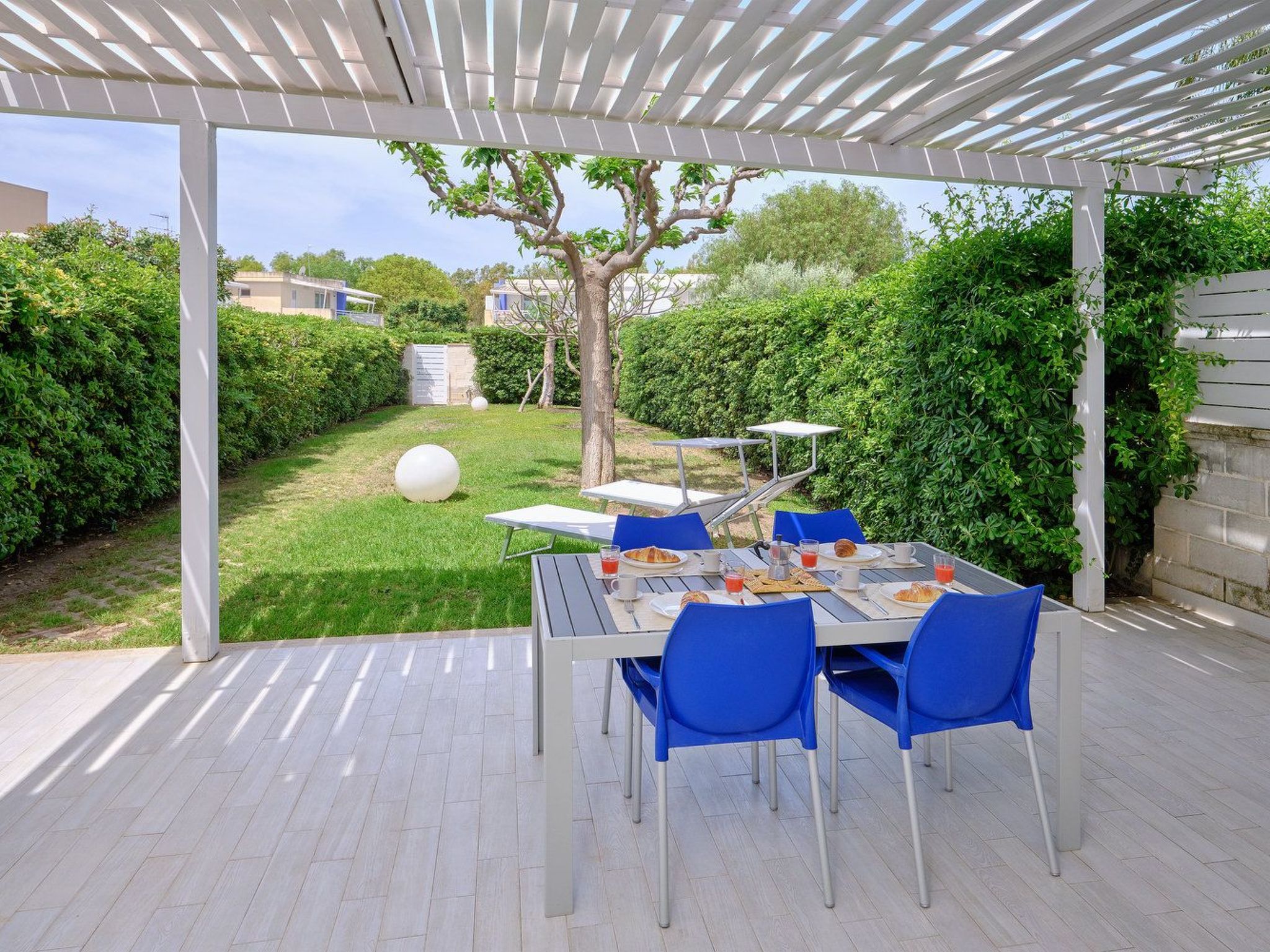 In Marina Di Ragusa mit Terrasse, Grill und Garten-Binnen