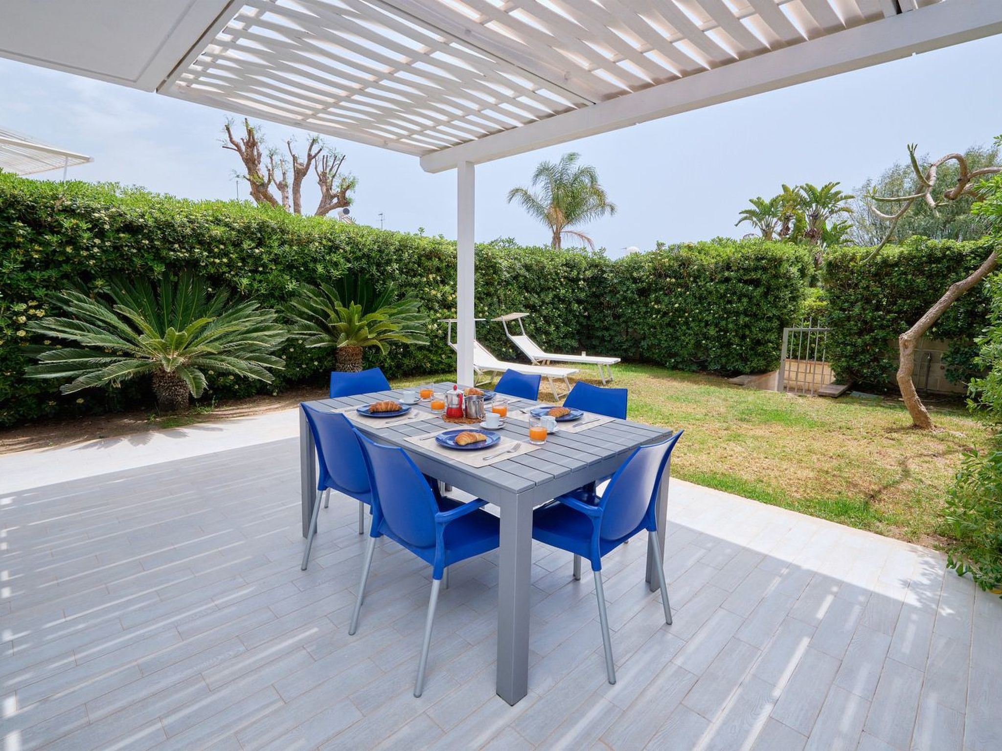 In Marina Di Ragusa mit Terrasse, Grill und Garten-Binnen