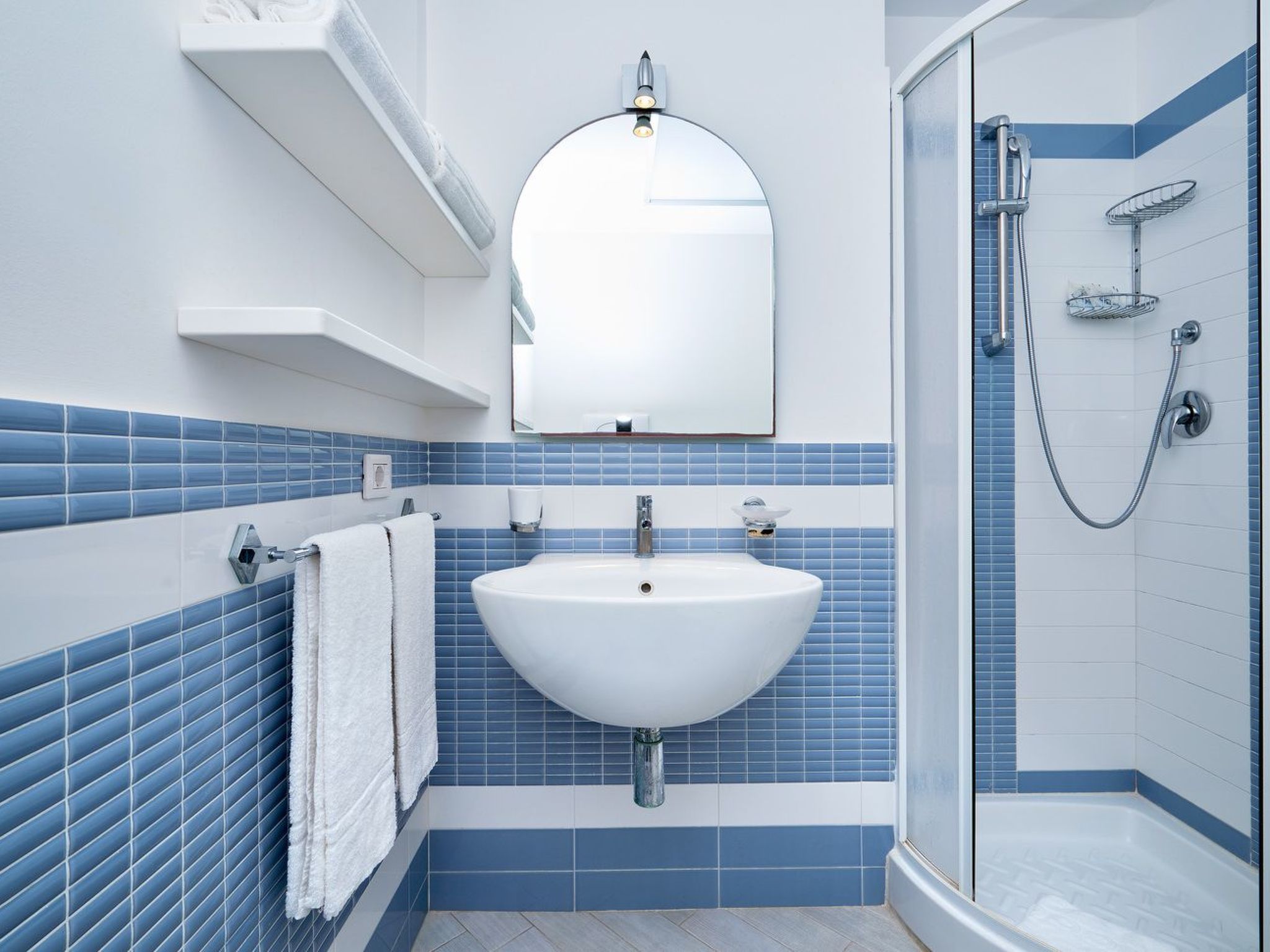 In Marina Di Ragusa mit Terrasse, Grill und Garten-Binnen