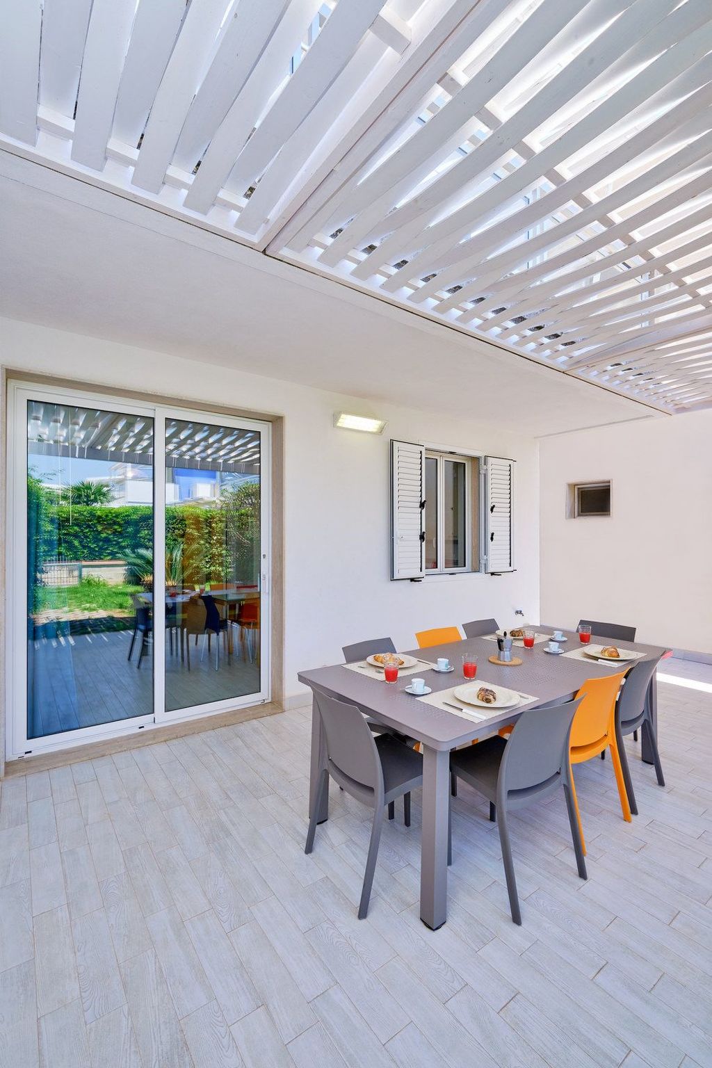 In Marina Di Ragusa mit Terrasse, Grill und Garten-Binnen