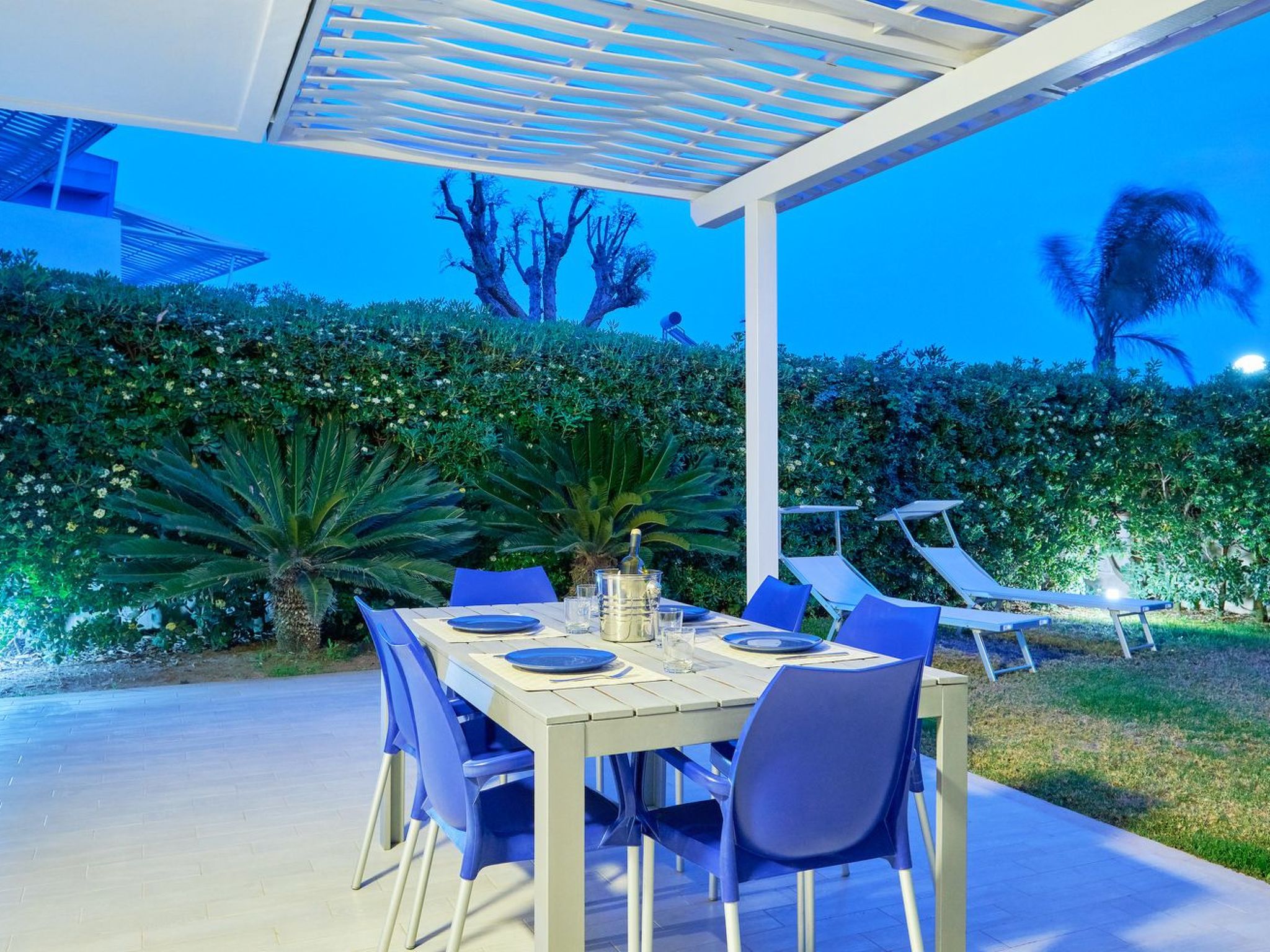 In Marina Di Ragusa mit Terrasse, Grill und Garten-Binnen