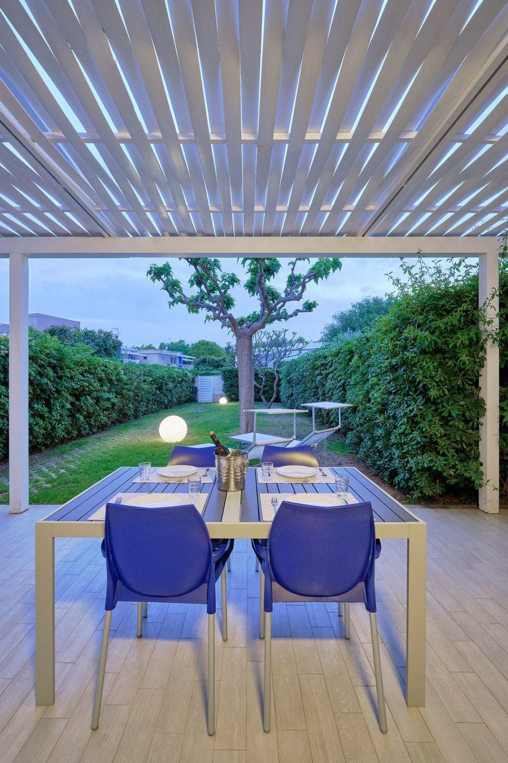 In Marina Di Ragusa mit Terrasse, Grill und Garten-Binnen