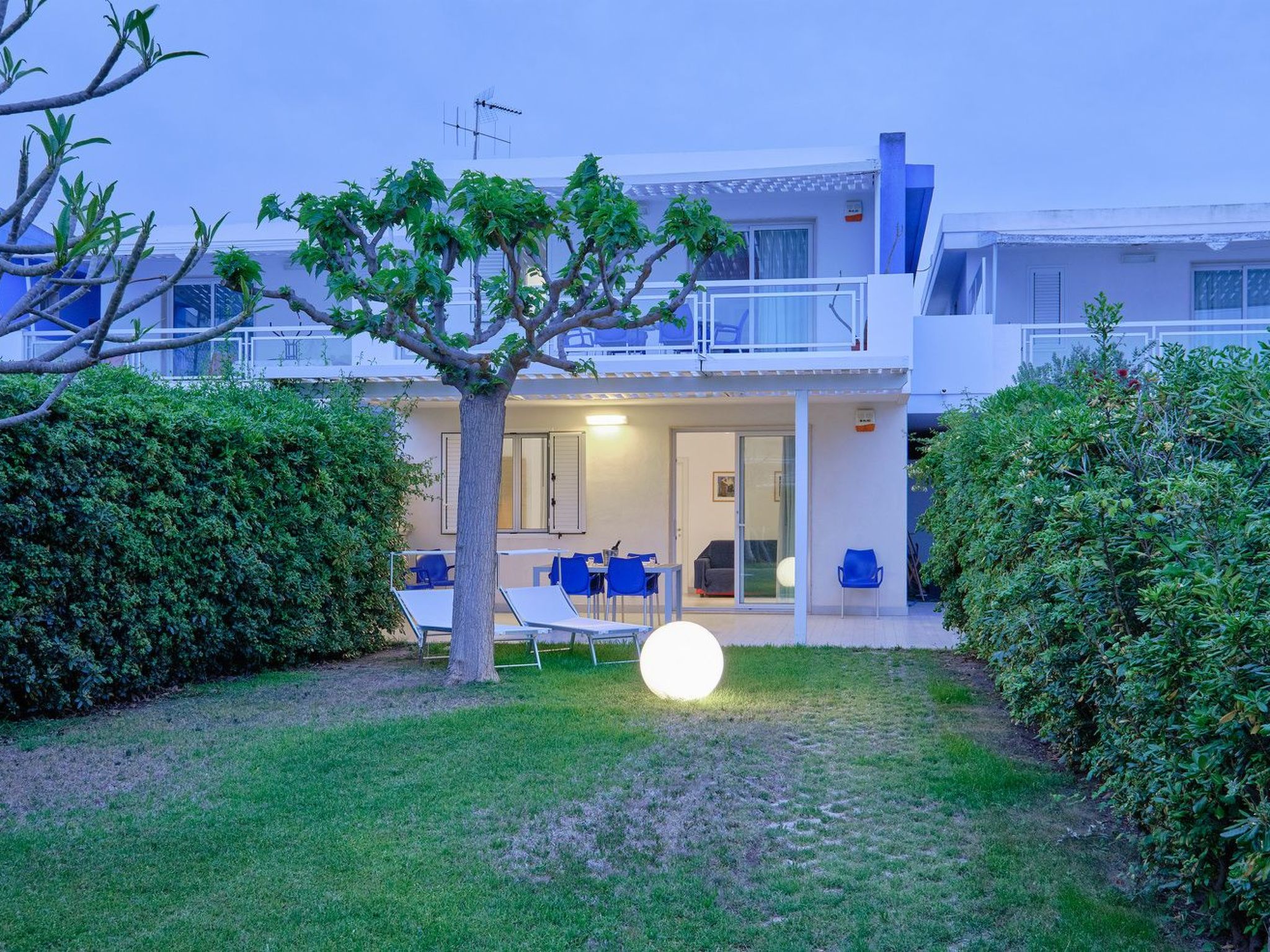 In Marina Di Ragusa mit Terrasse, Grill und Garten-Binnen