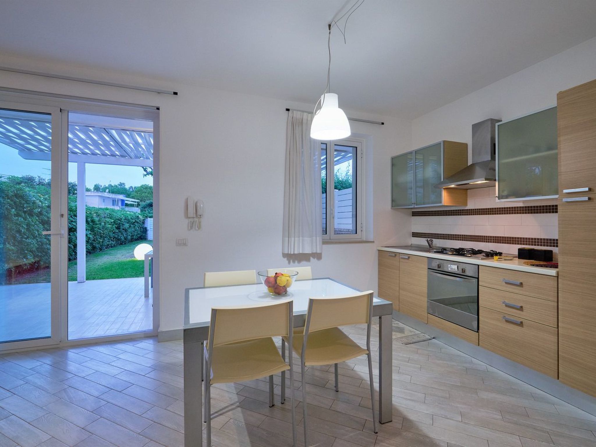 In Marina Di Ragusa mit Terrasse, Grill und Garten-Binnen