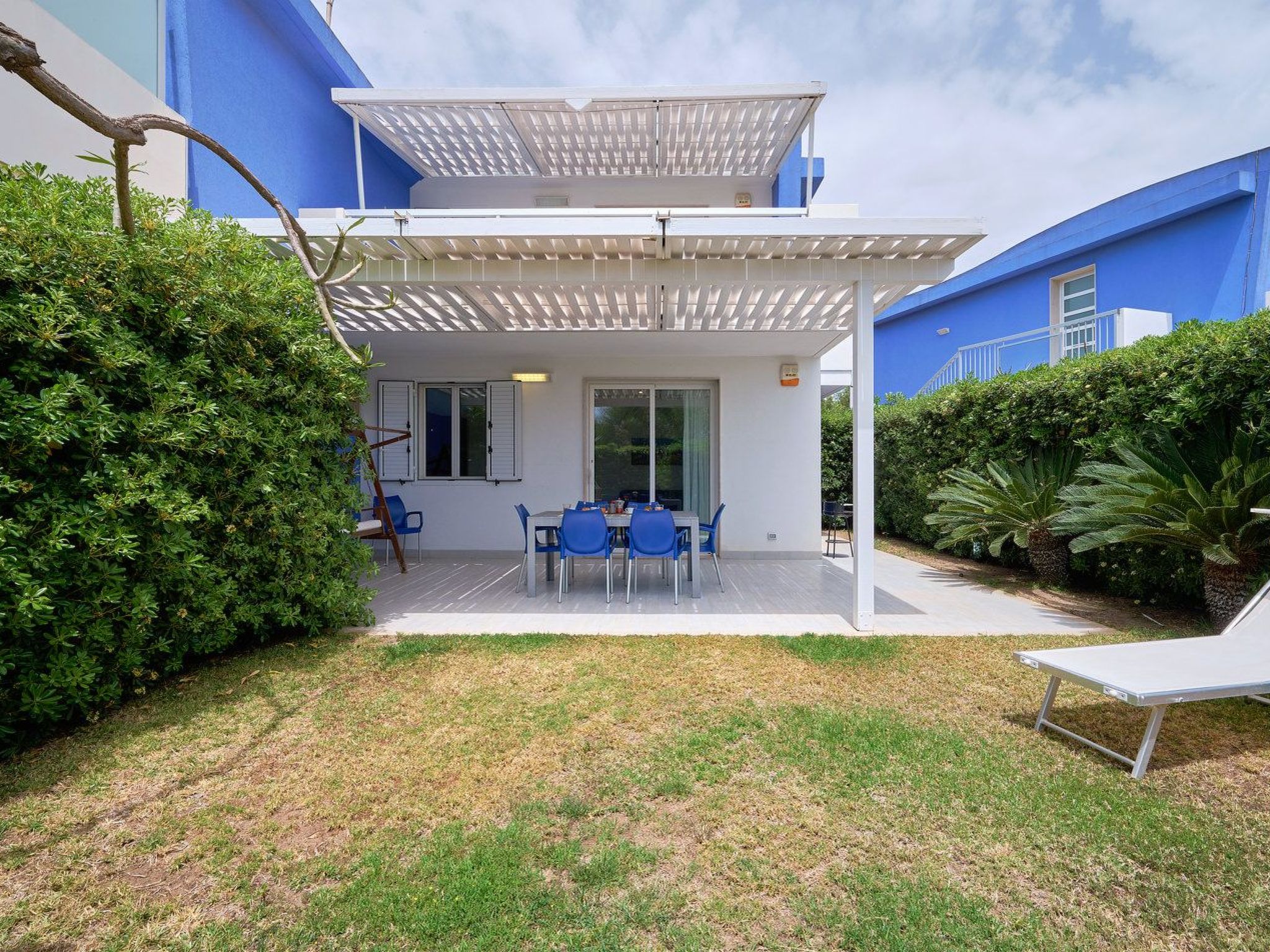 In Marina Di Ragusa mit Terrasse, Grill und Garten-Binnen