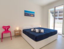 Modern appartement met 3 slaapkamers op 300 meter van zee in Cava d'Aliga - thumbnail 4