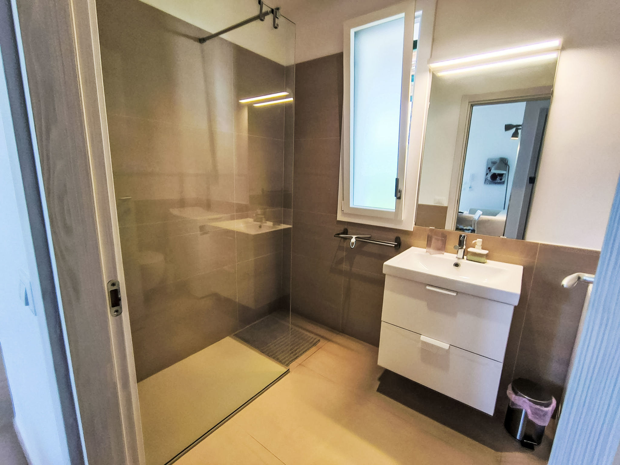 Beach House Apartment - Binnen