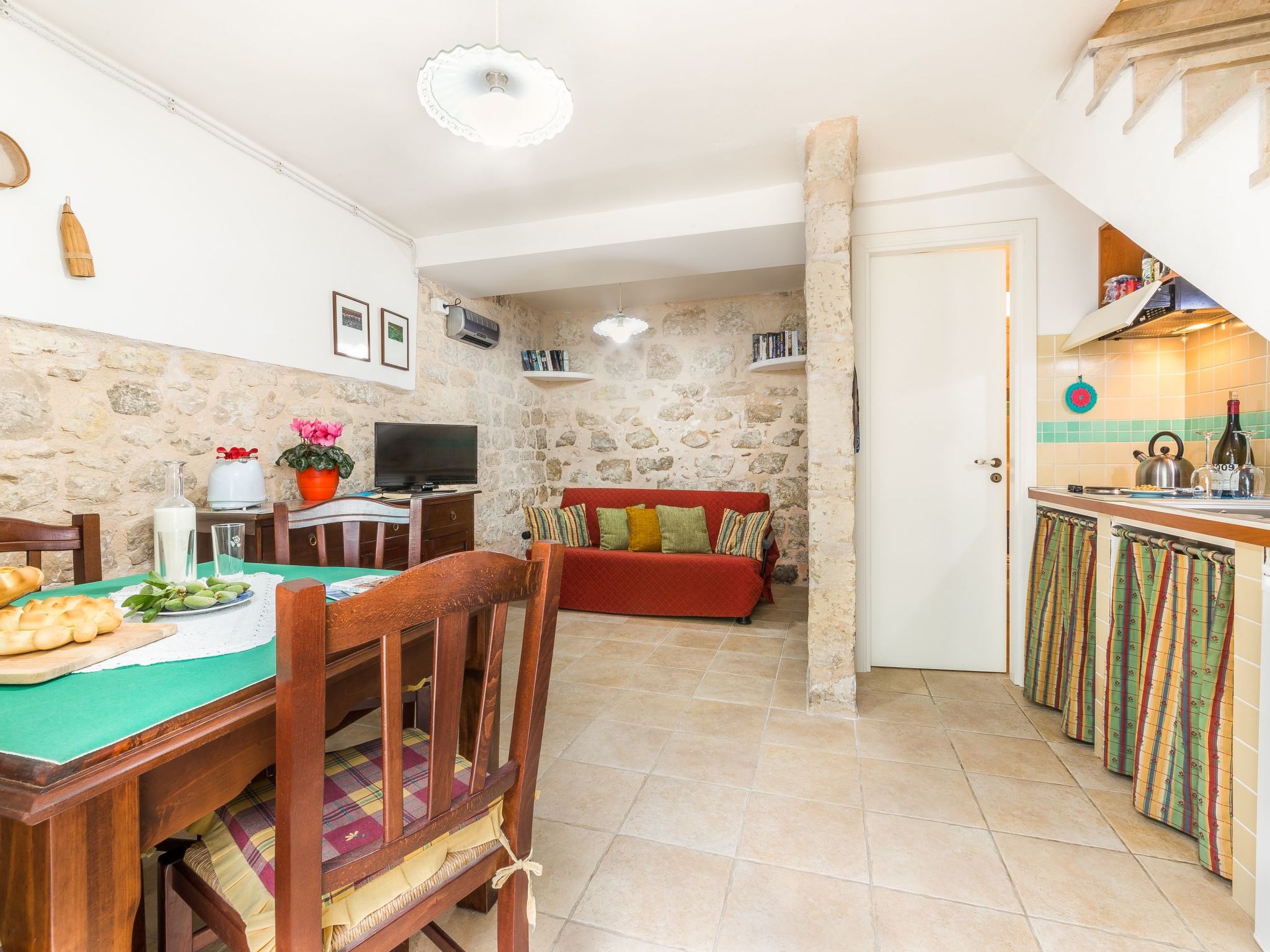 Steinhaus mit Panoramadachterrasse-Binnen