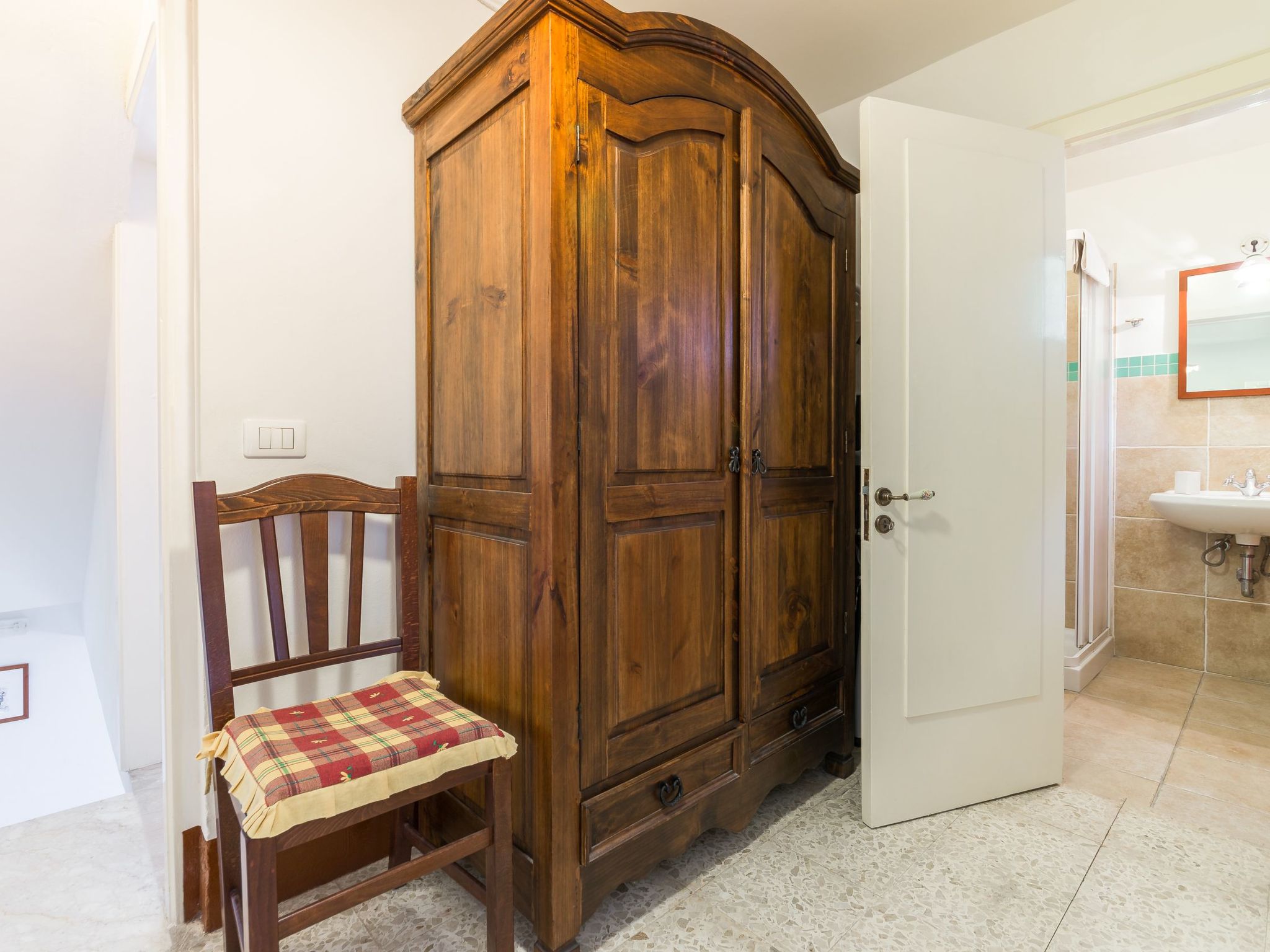 Steinhaus mit Panoramadachterrasse-Binnen