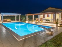 Sterlizia, Villa mit Pool in Meeresnähe