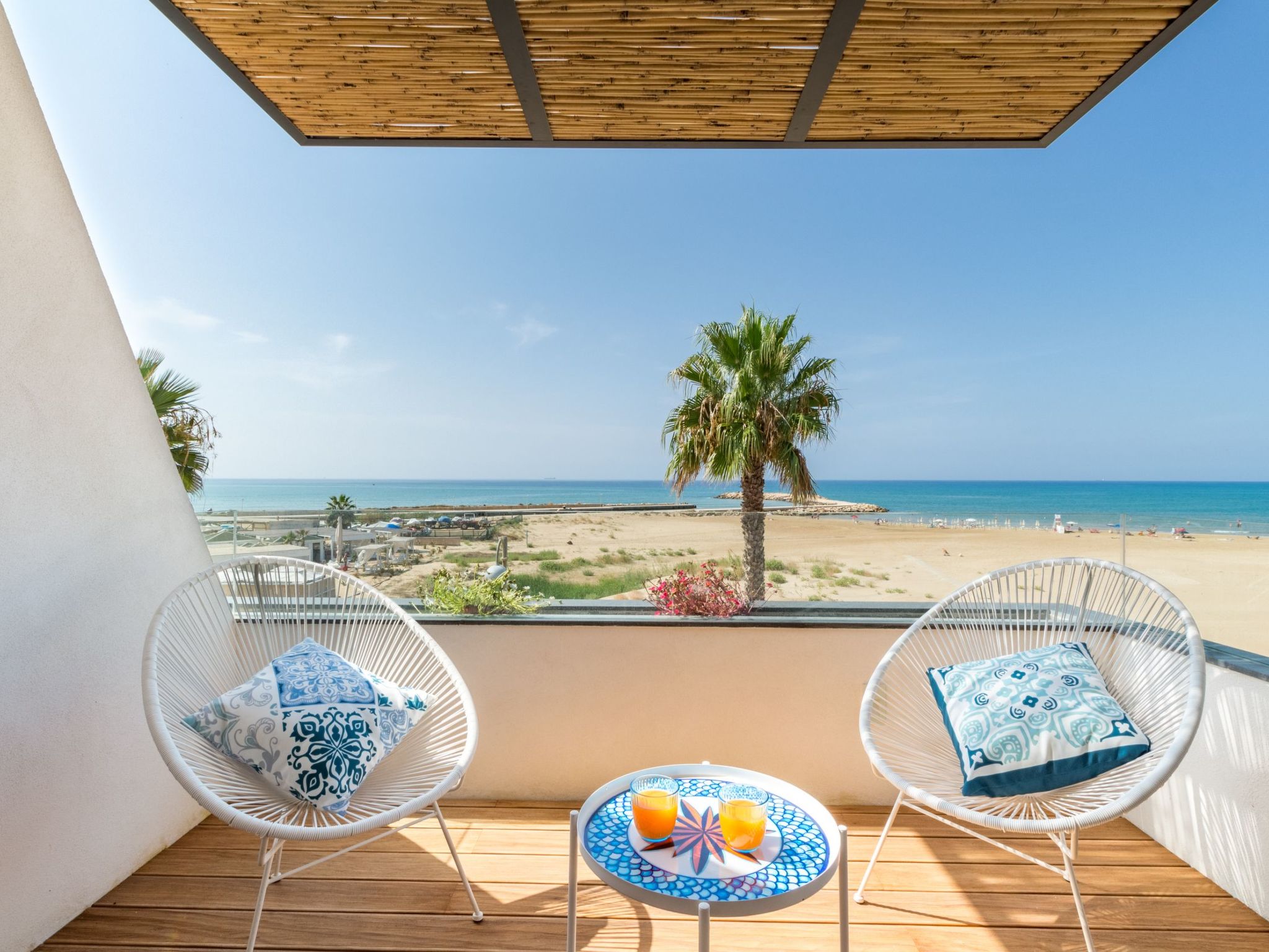 The accommodation is located in Donnalucata, a seaside hamlet 8 km from Scicli and Marina di Ragusa, in the south-eastern coast of Sicily, in the province of Ragusa.Located just in front of the sandy ..