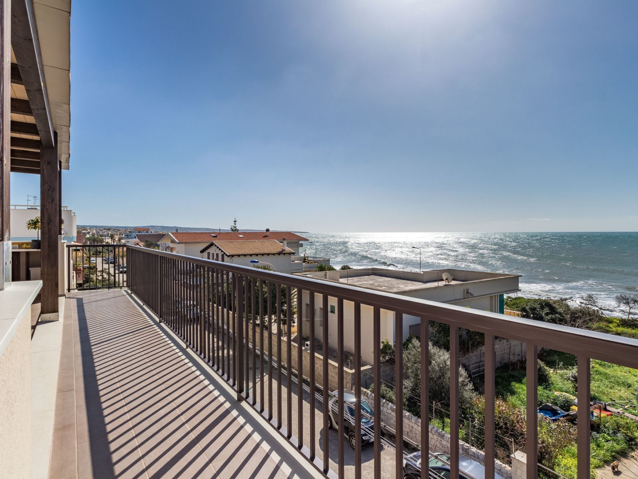 Appartement in Donnalucata mit Möblierter Terrasse und Meerblick-Drinnen