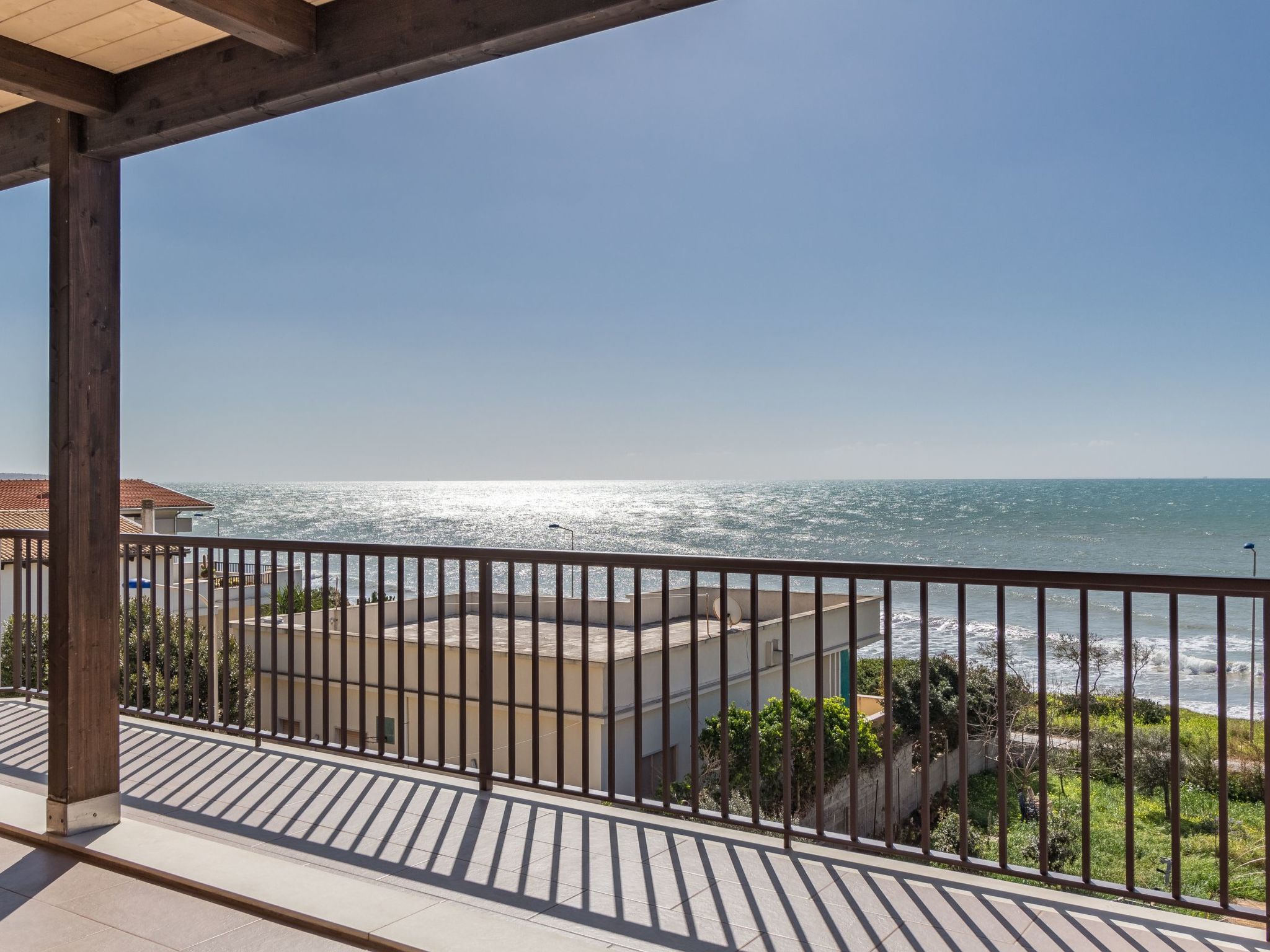 Appartement in Donnalucata mit Möblierter Terrasse und Meerblick-Drinnen
