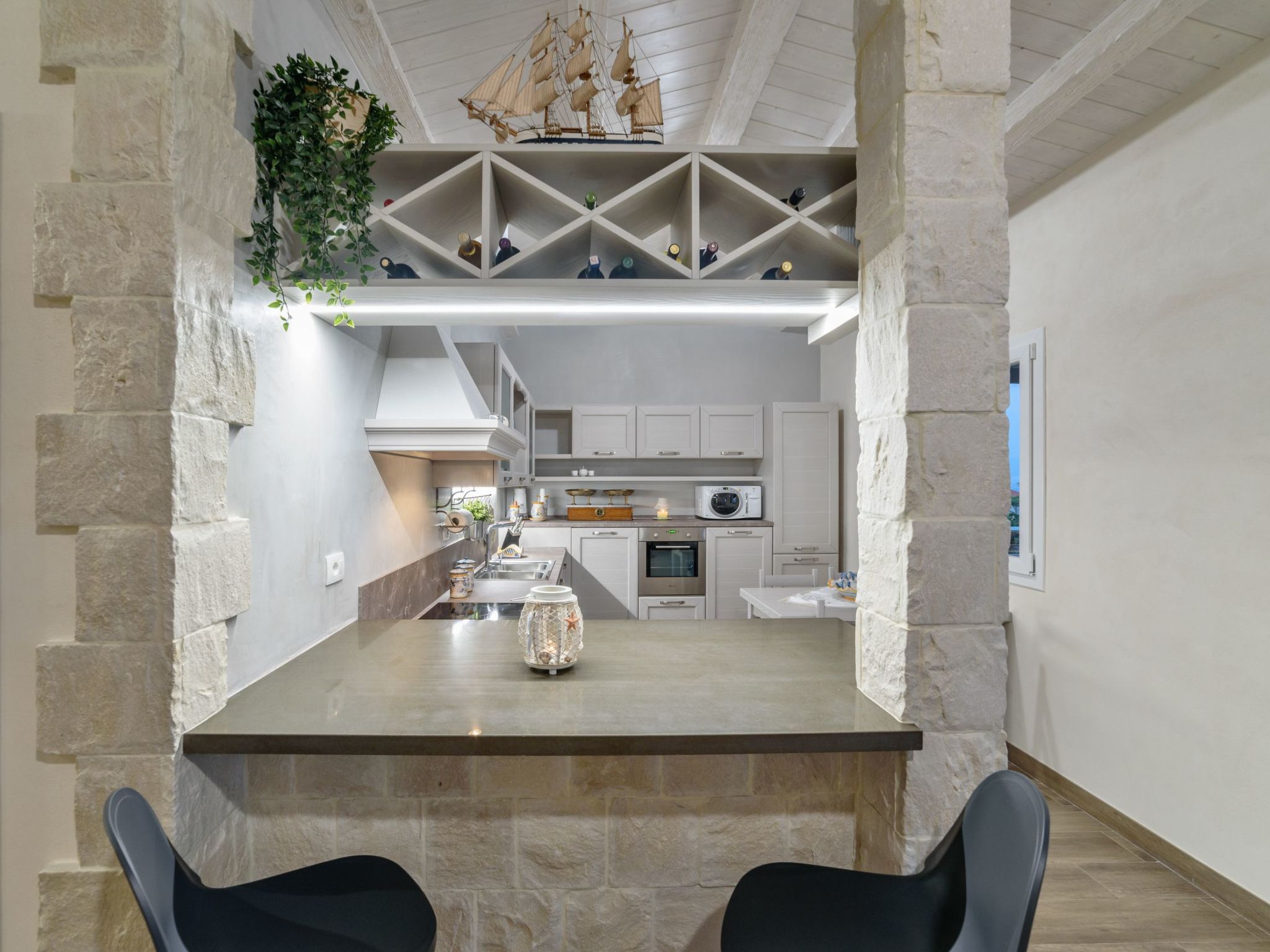 Appartement in Donnalucata mit Möblierter Terrasse und Meerblick-Drinnen