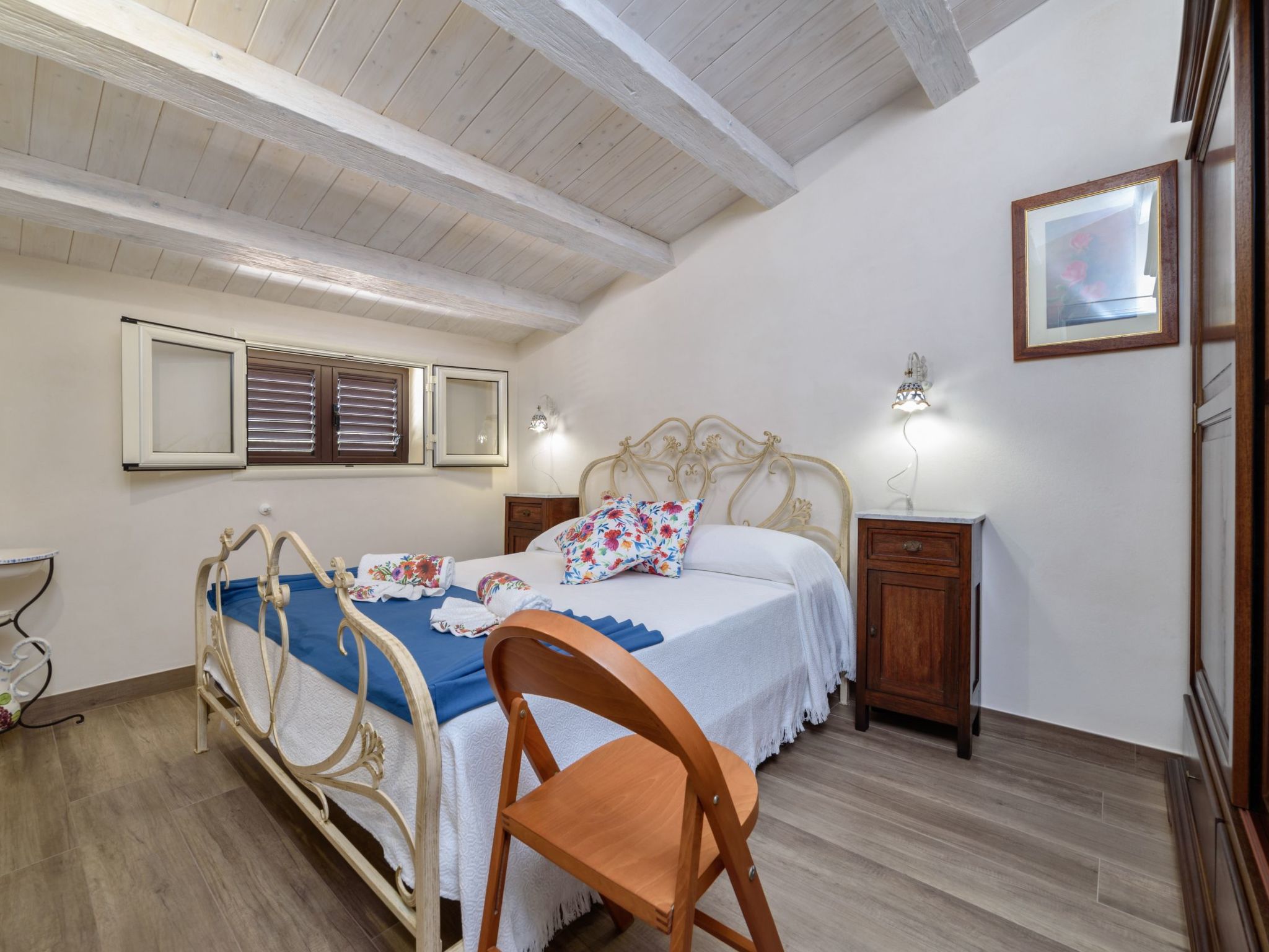 Appartement in Donnalucata mit Möblierter Terrasse und Meerblick-Drinnen