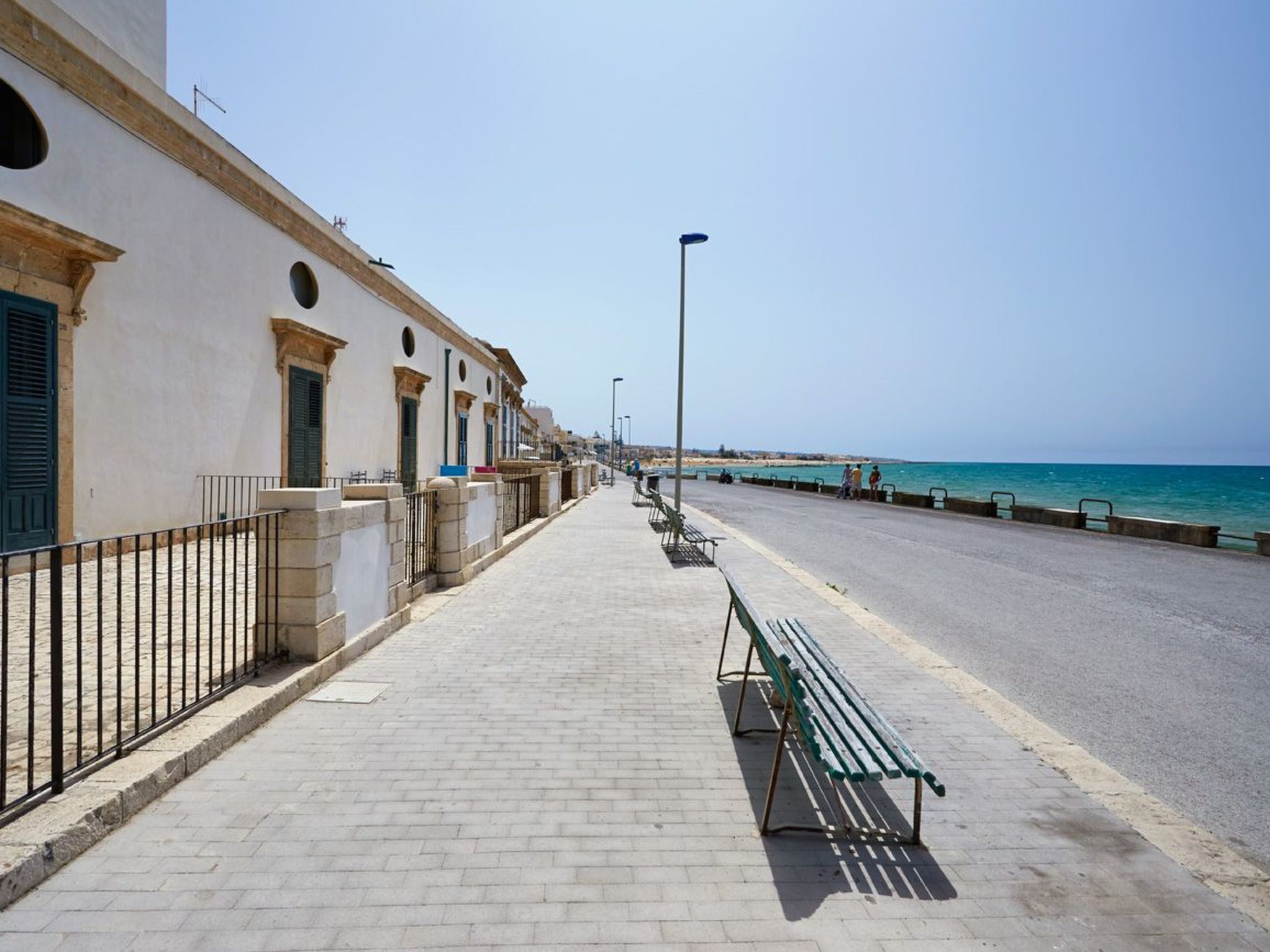 Appartement in Donnalucata mit Möblierter Terrasse und Meerblick-Drinnen